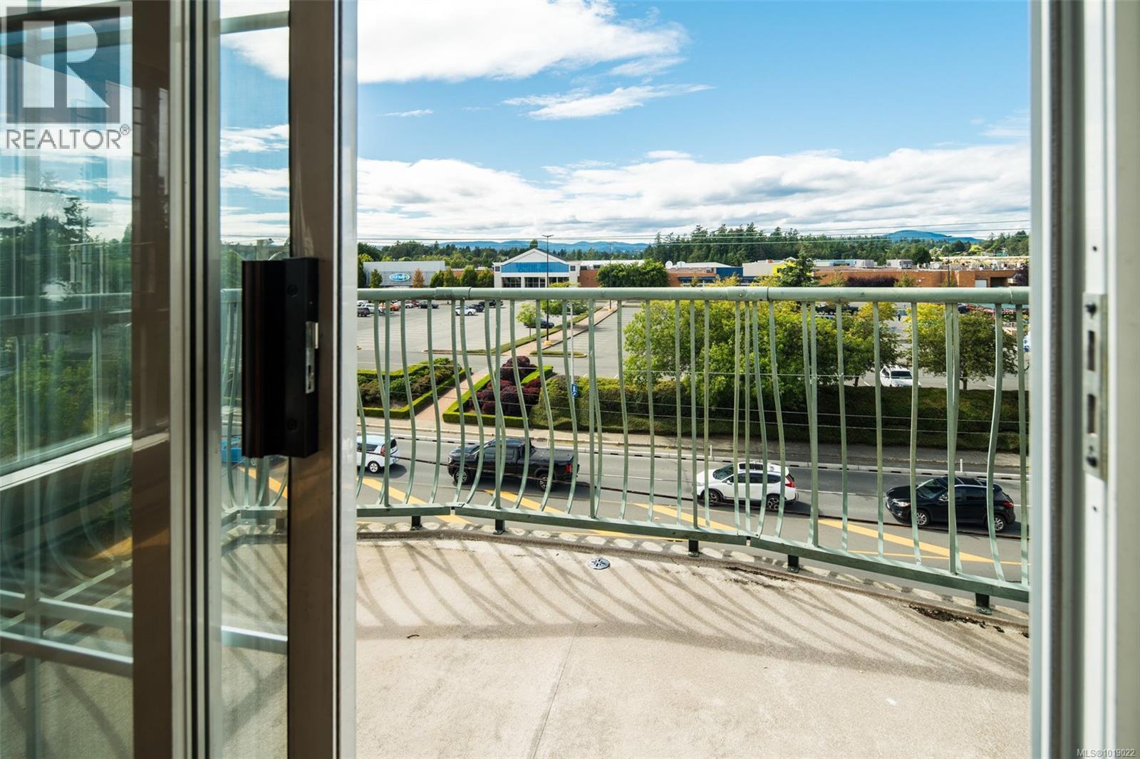 304 3133 Tillicum Road, Saanich