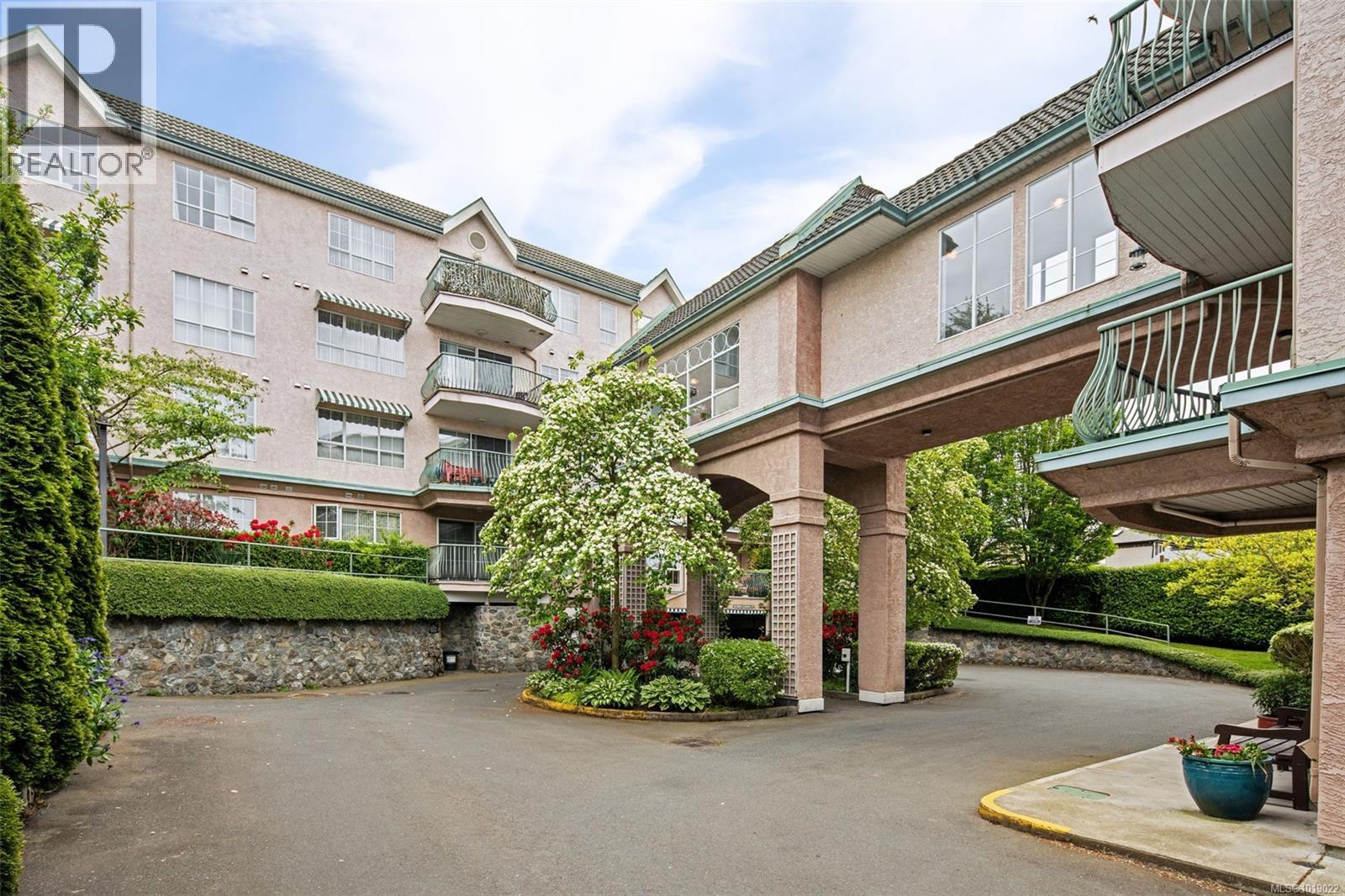 304 3133 Tillicum Road, Saanich