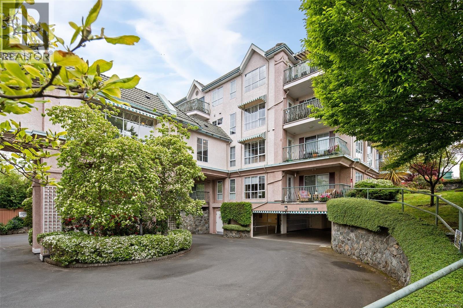 304 3133 Tillicum Road, Saanich