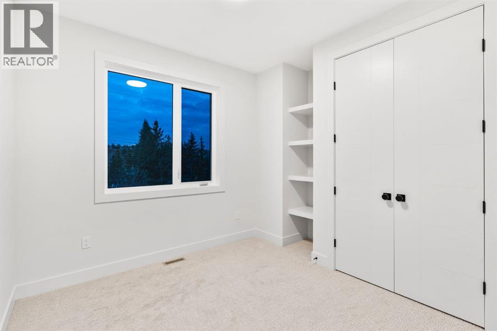 Single Family House for Sale in   Avenue NW Bowness Calgary 