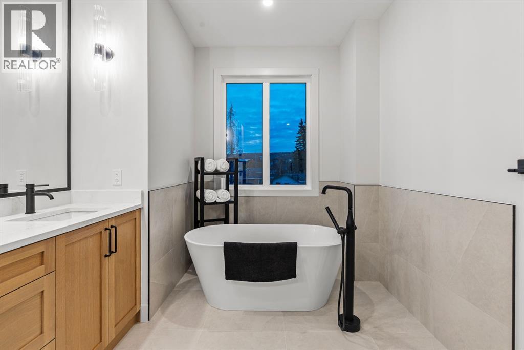 Single Family House for Sale in   Avenue NW Bowness Calgary 