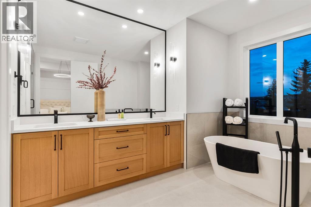 Single Family House for Sale in   Avenue NW Bowness Calgary 