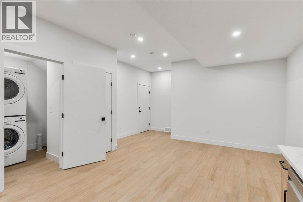 Single Family House for Sale in   Avenue NW Bowness Calgary 