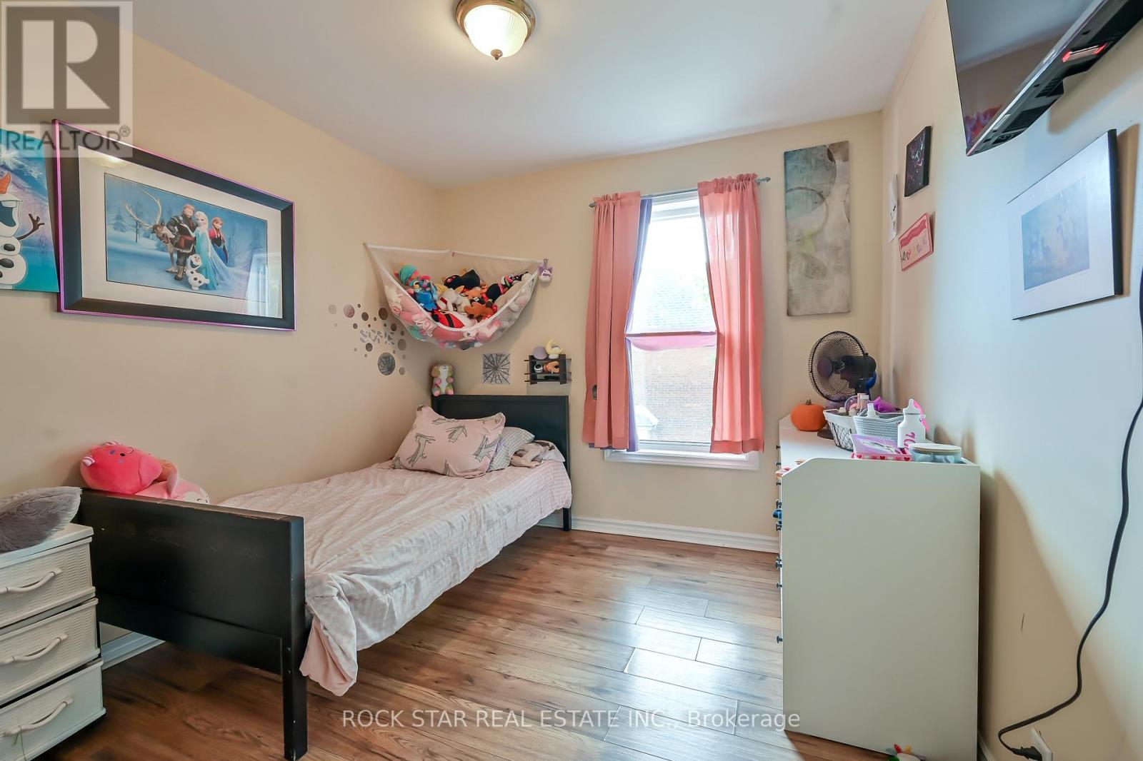 139 BALSAM AVENUE S - 11