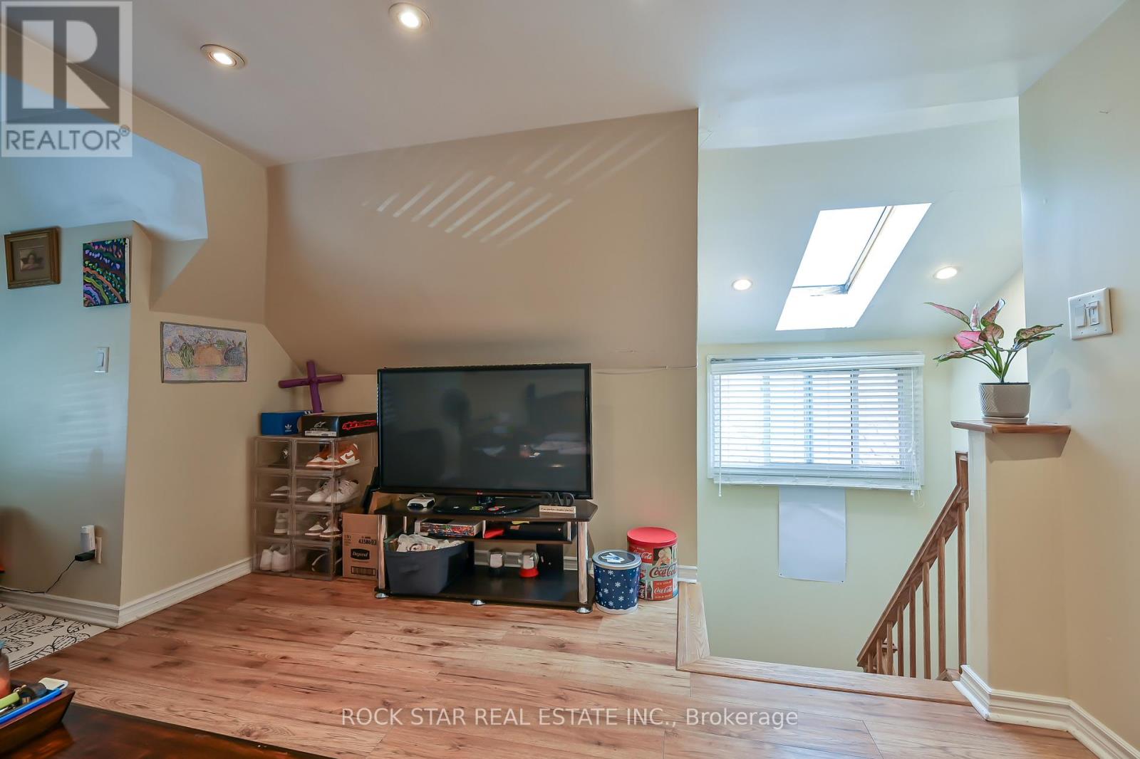 139 BALSAM AVENUE S - 17