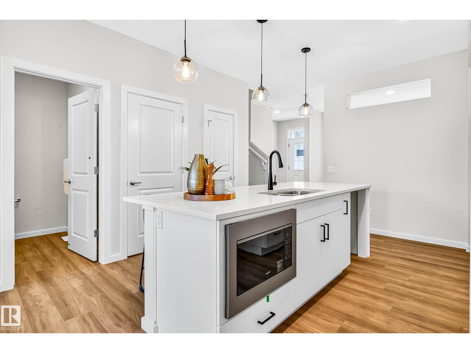 724 Southfork DR, Leduc