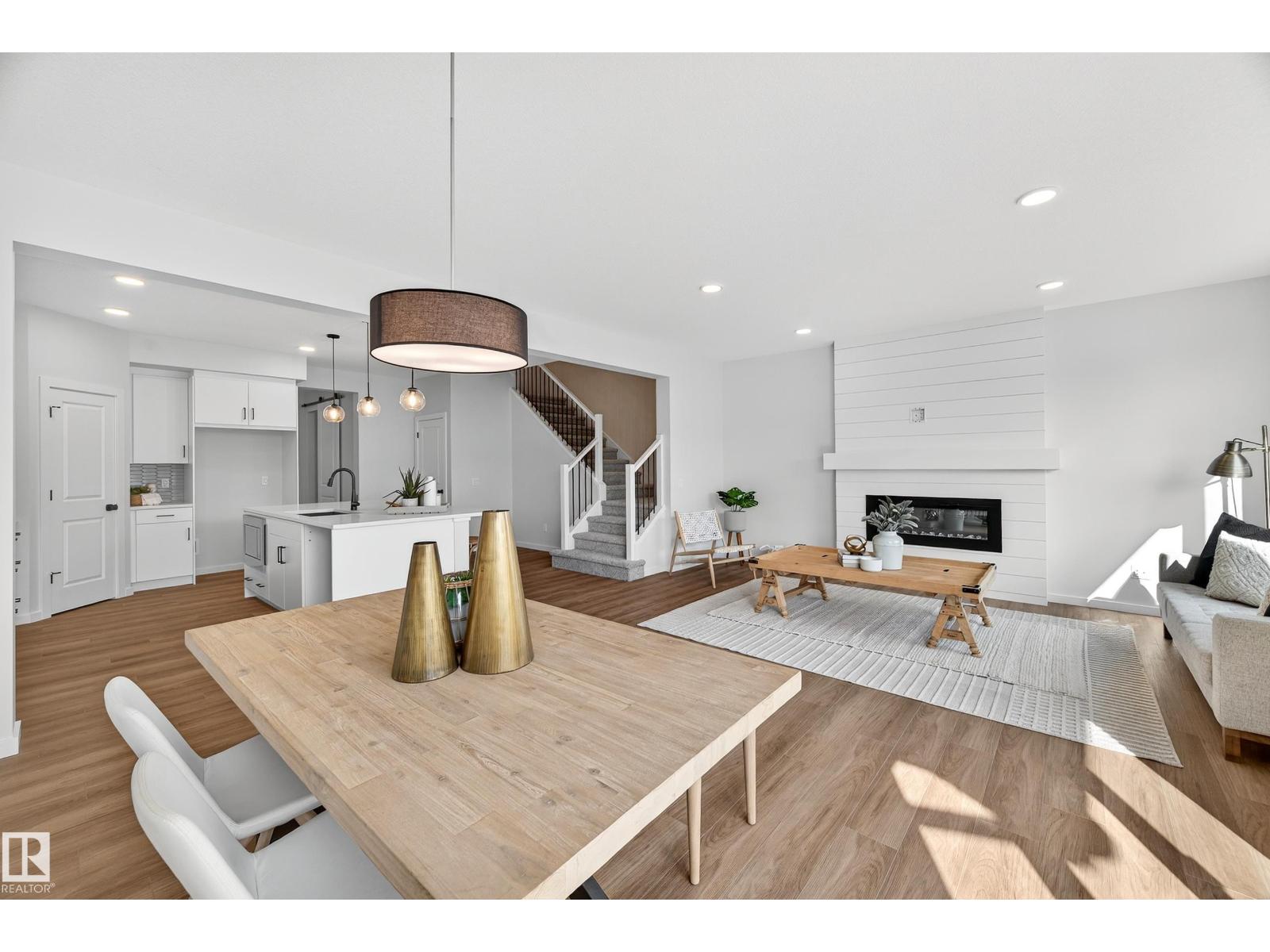 20711 24 AV NW, Edmonton