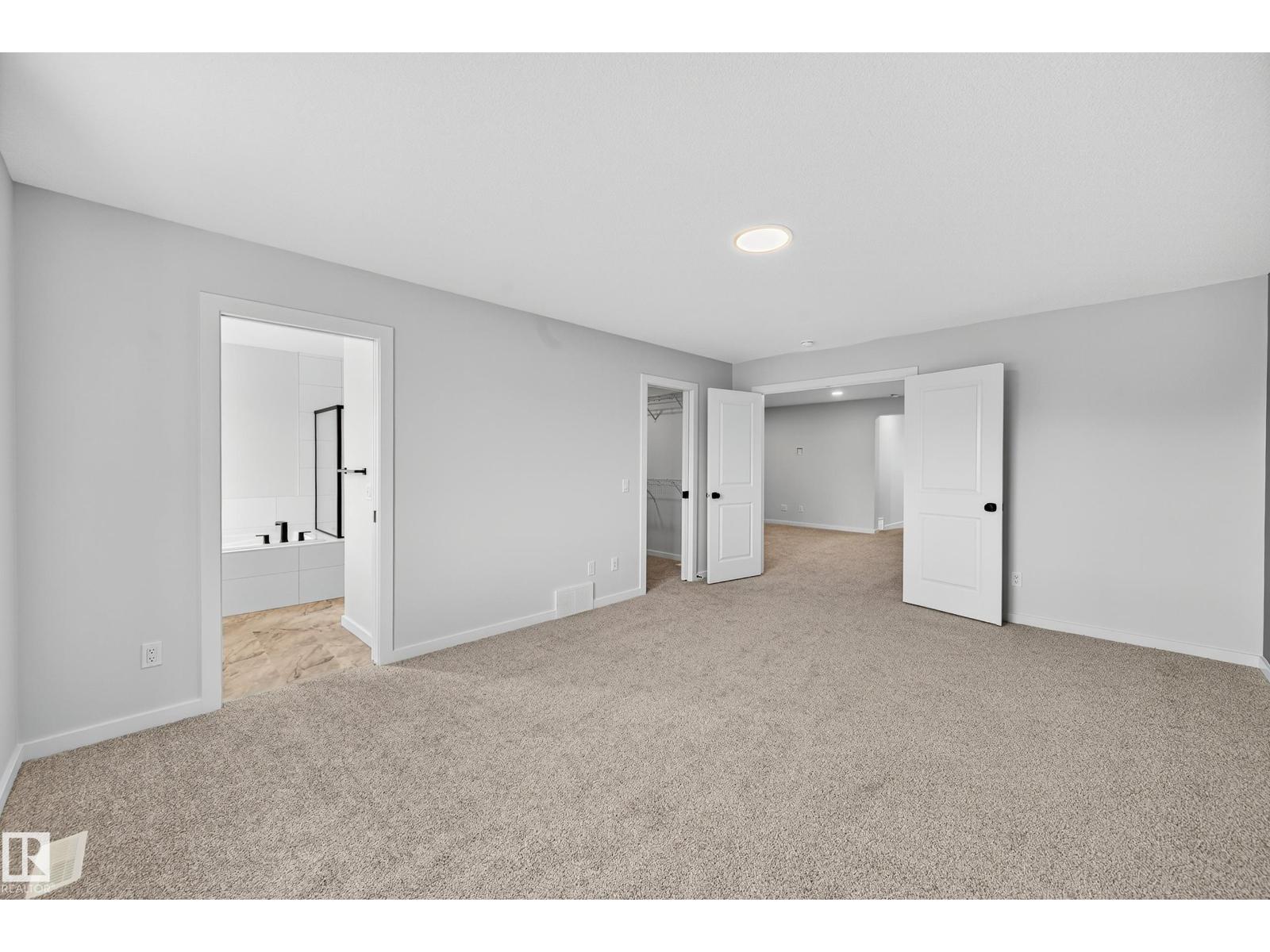 20711 24 AV NW, Edmonton