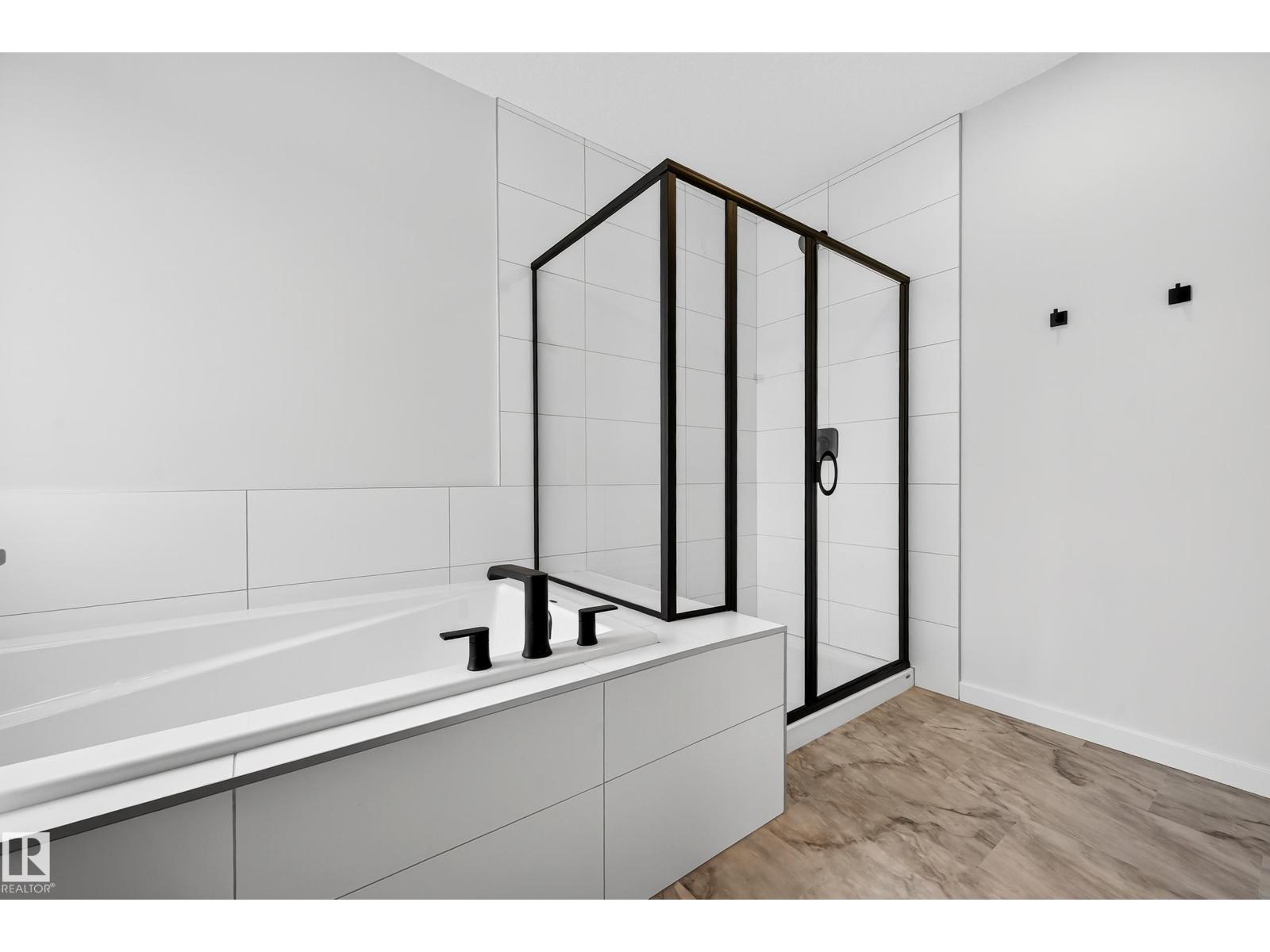 20711 24 AV NW, Edmonton