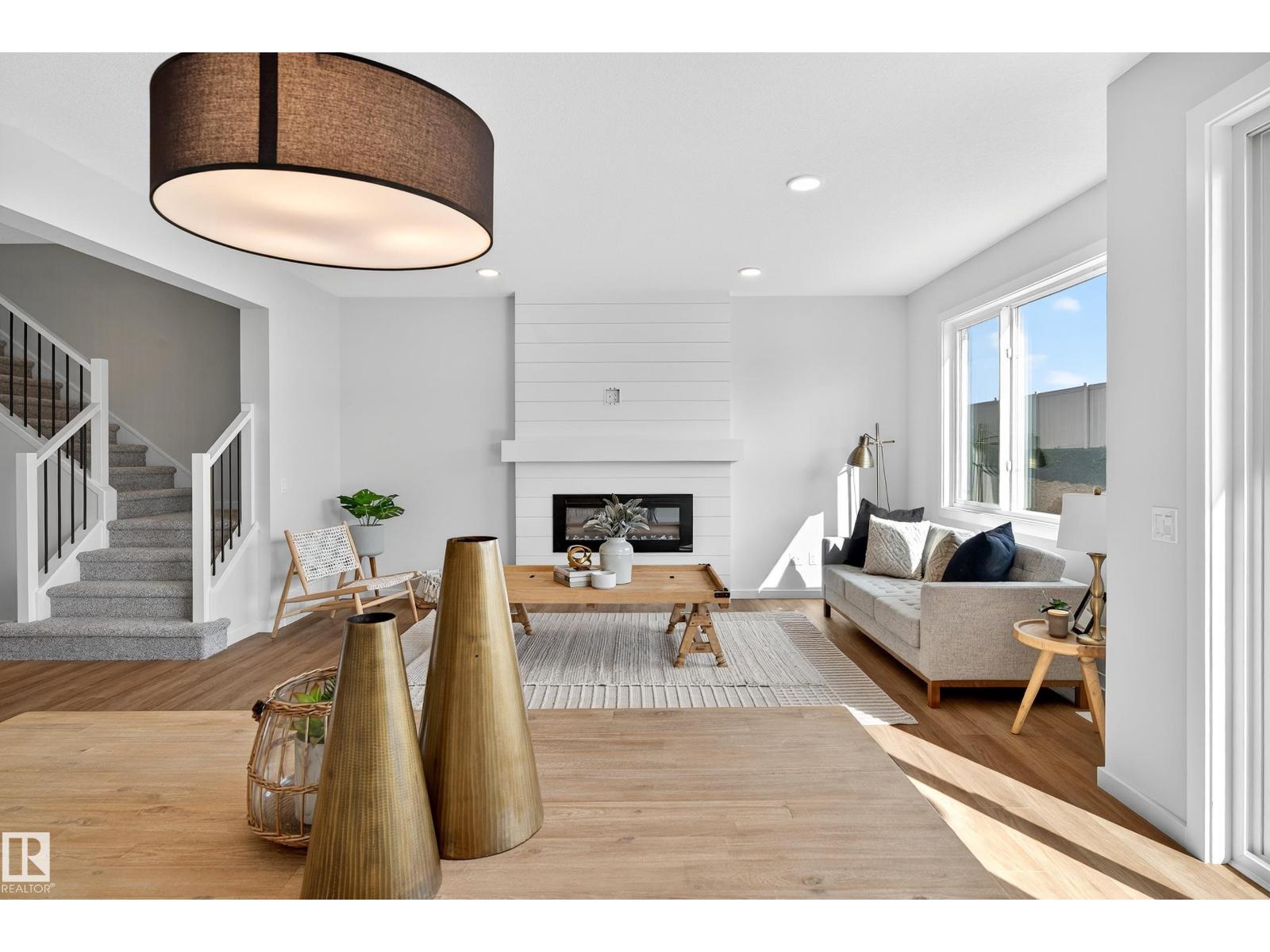 20711 24 AV NW, Edmonton