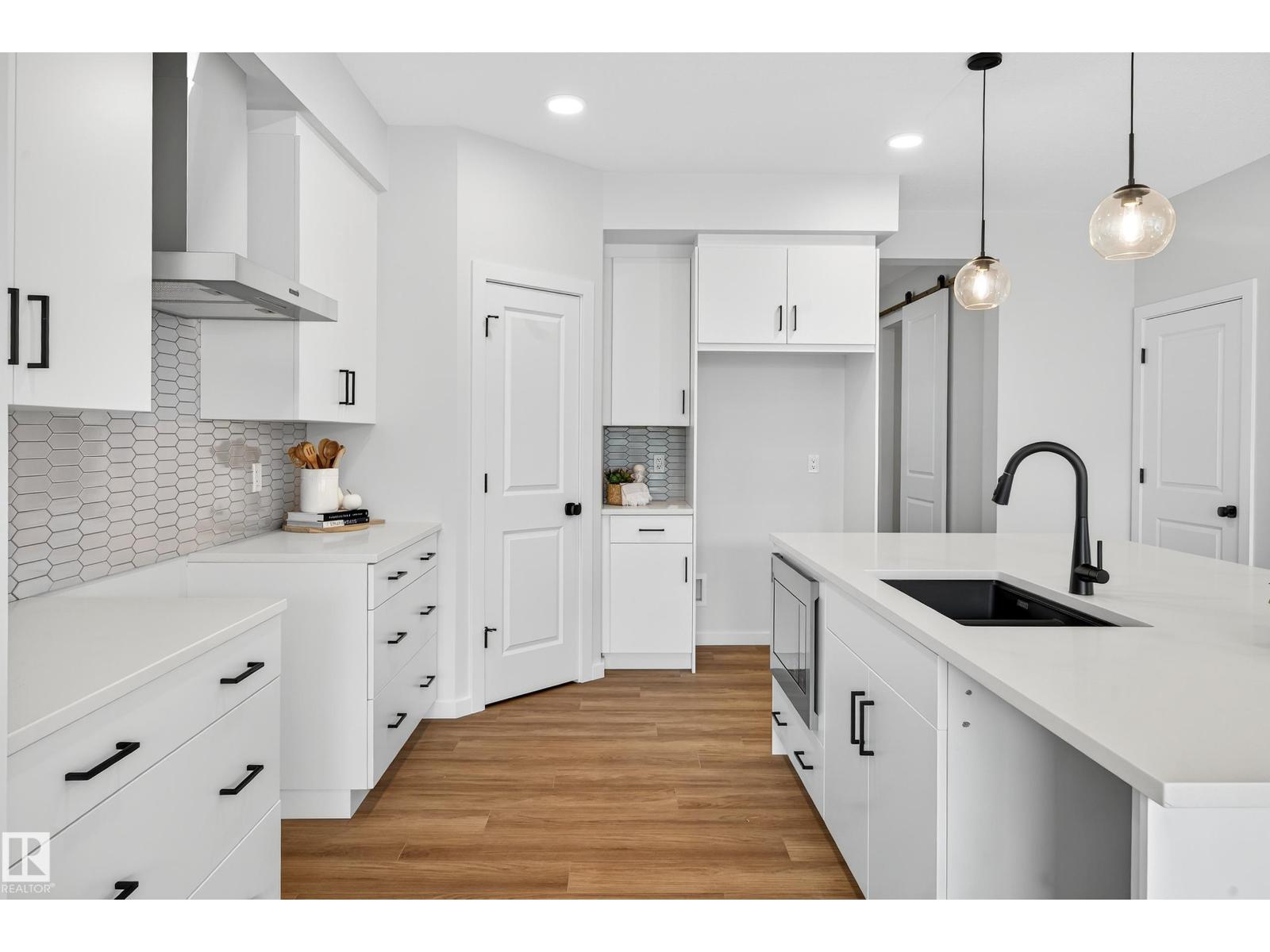 20711 24 AV NW, Edmonton