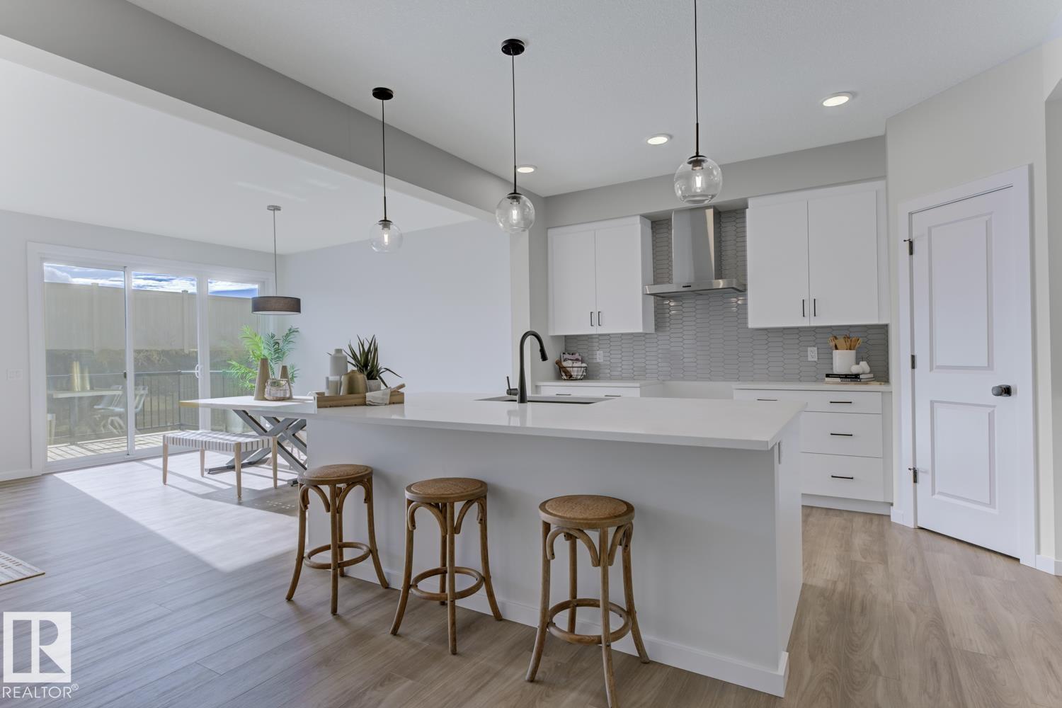 20711 24 AV NW, Edmonton