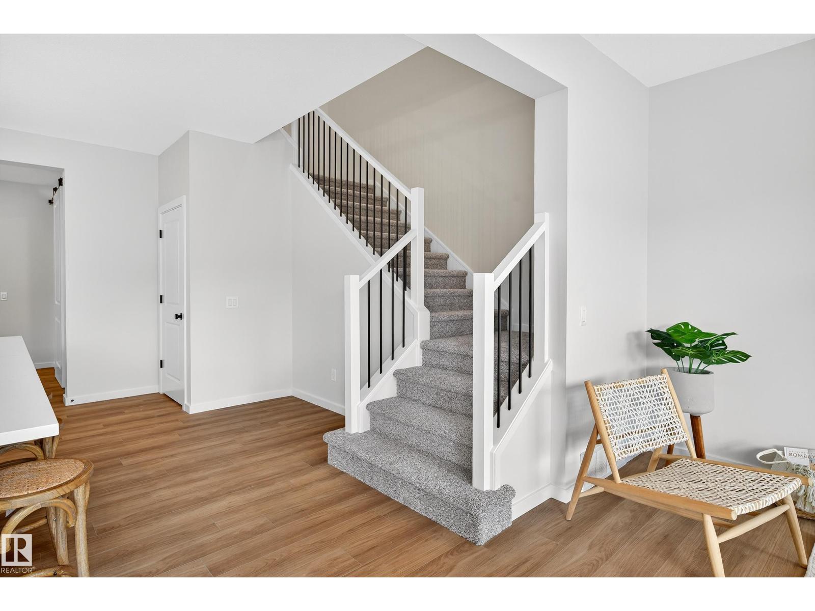 20711 24 AV NW, Edmonton