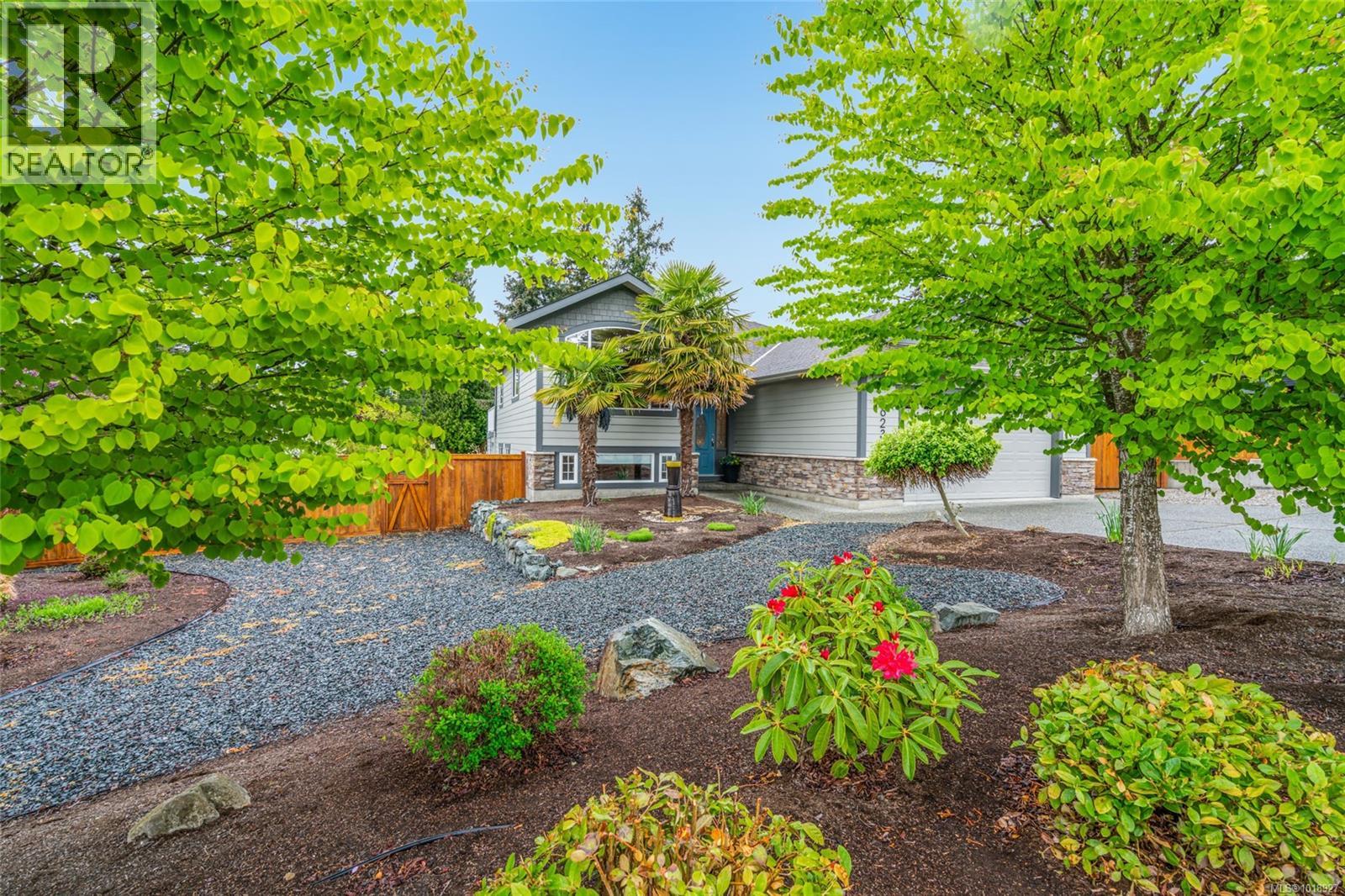 1623 Stone Lake Dr, Nanoose Bay