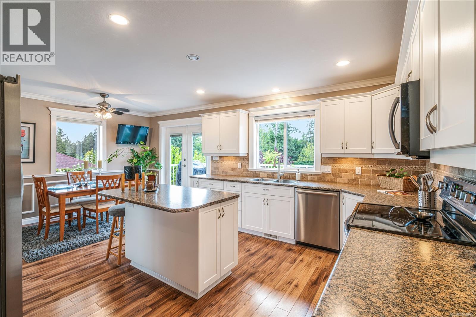 1623 Stone Lake Dr, Nanoose Bay