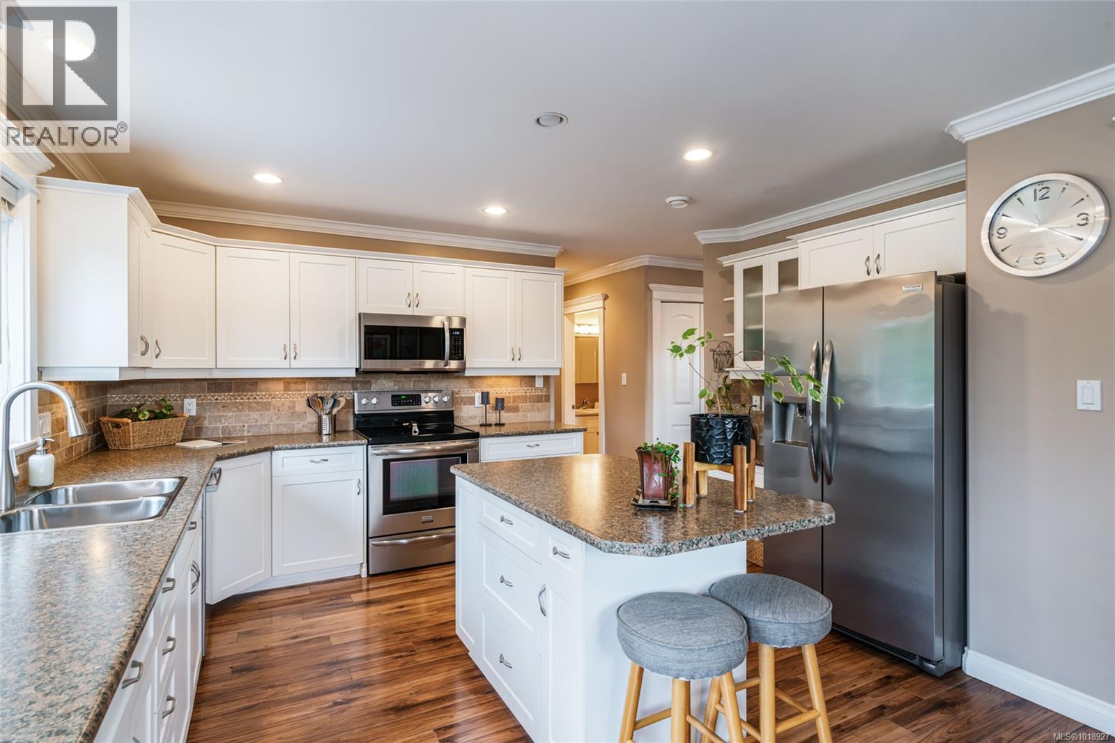 1623 Stone Lake Dr, Nanoose Bay