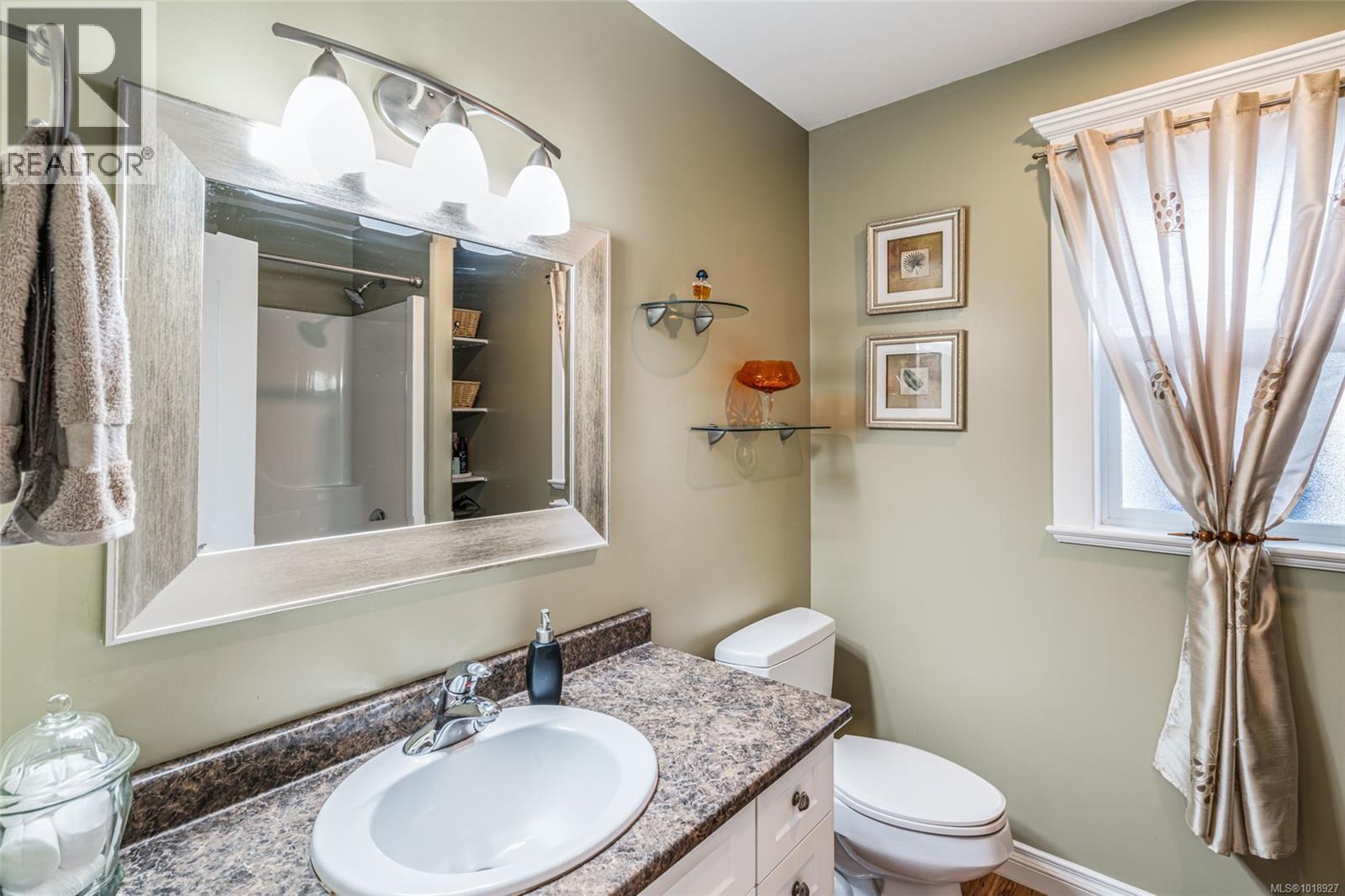 1623 Stone Lake Dr, Nanoose Bay