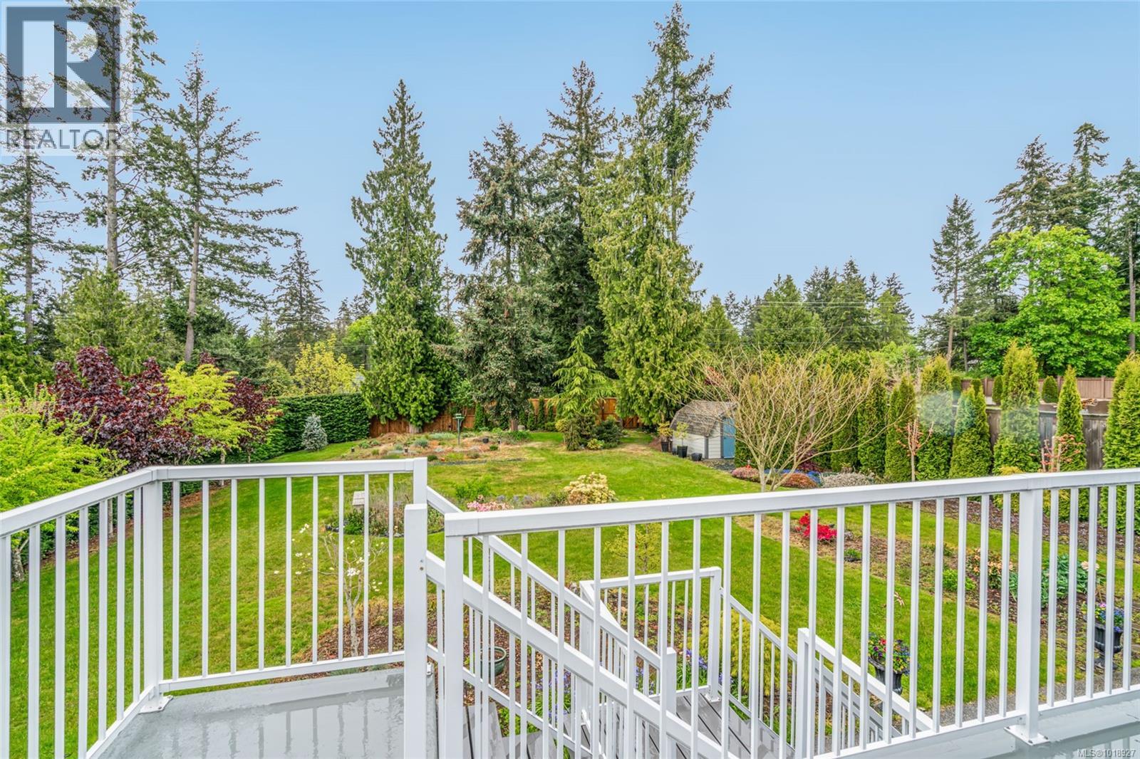 1623 Stone Lake Dr, Nanoose Bay