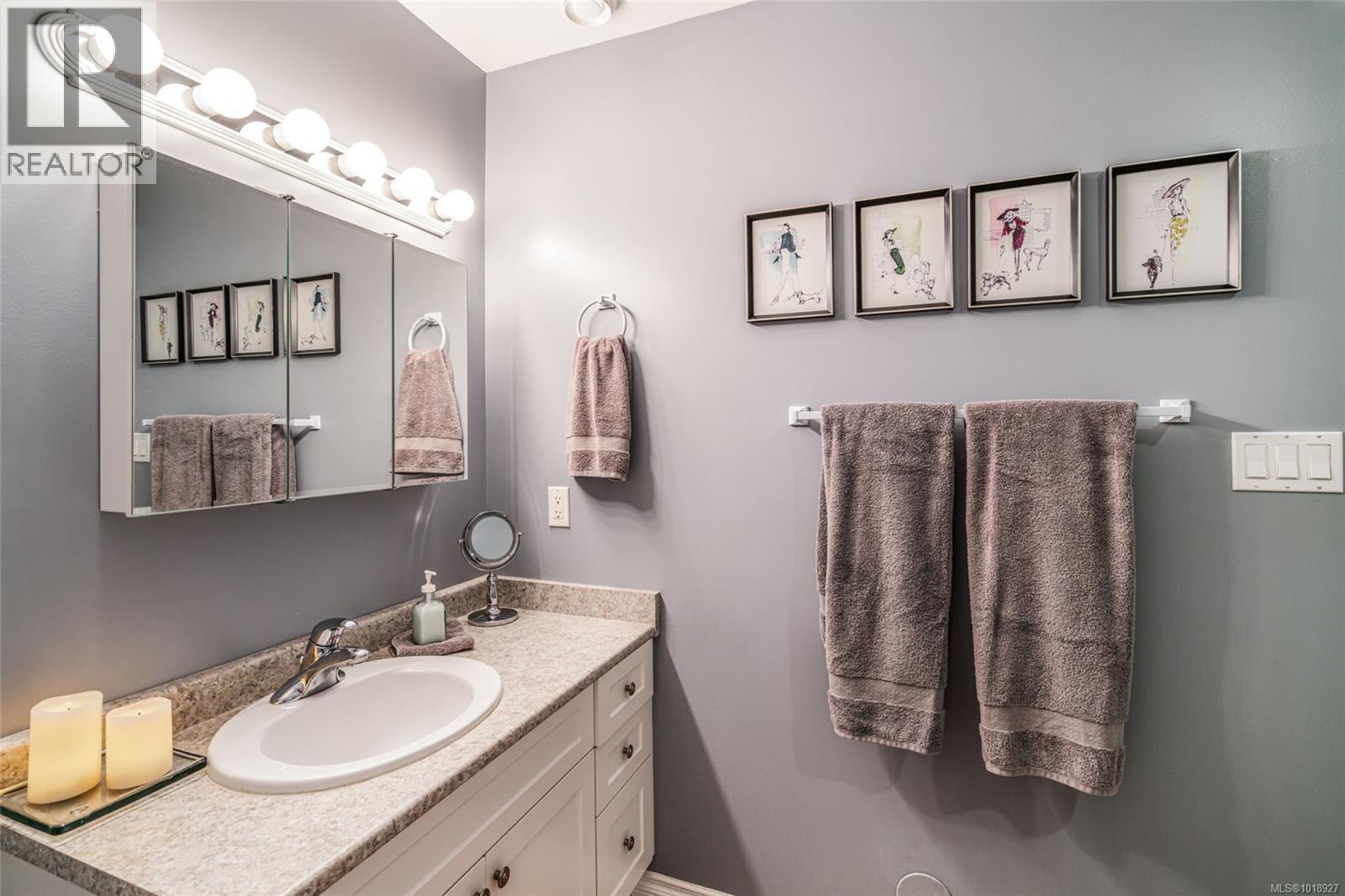 1623 Stone Lake Dr, Nanoose Bay