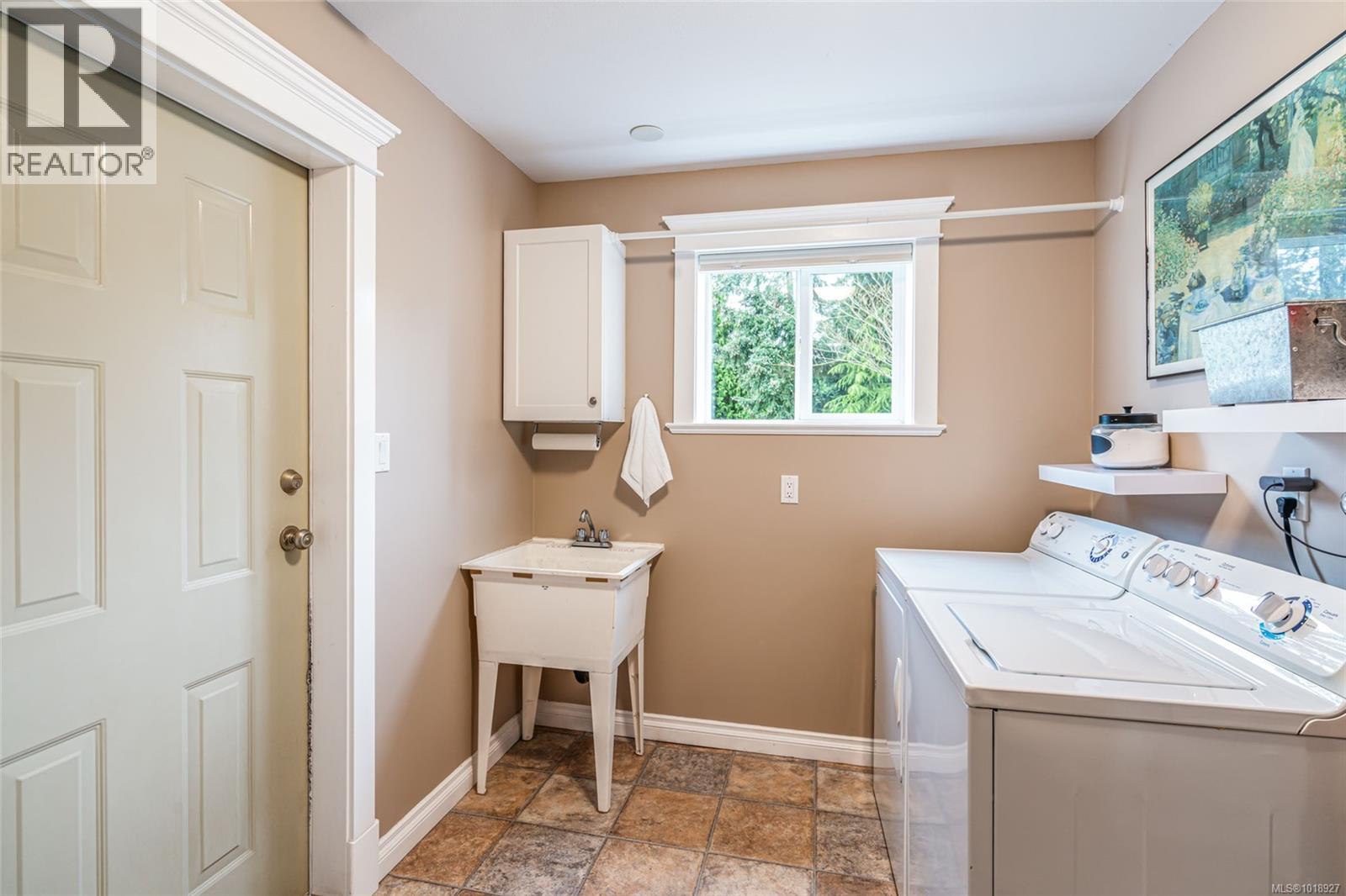 1623 Stone Lake Dr, Nanoose Bay