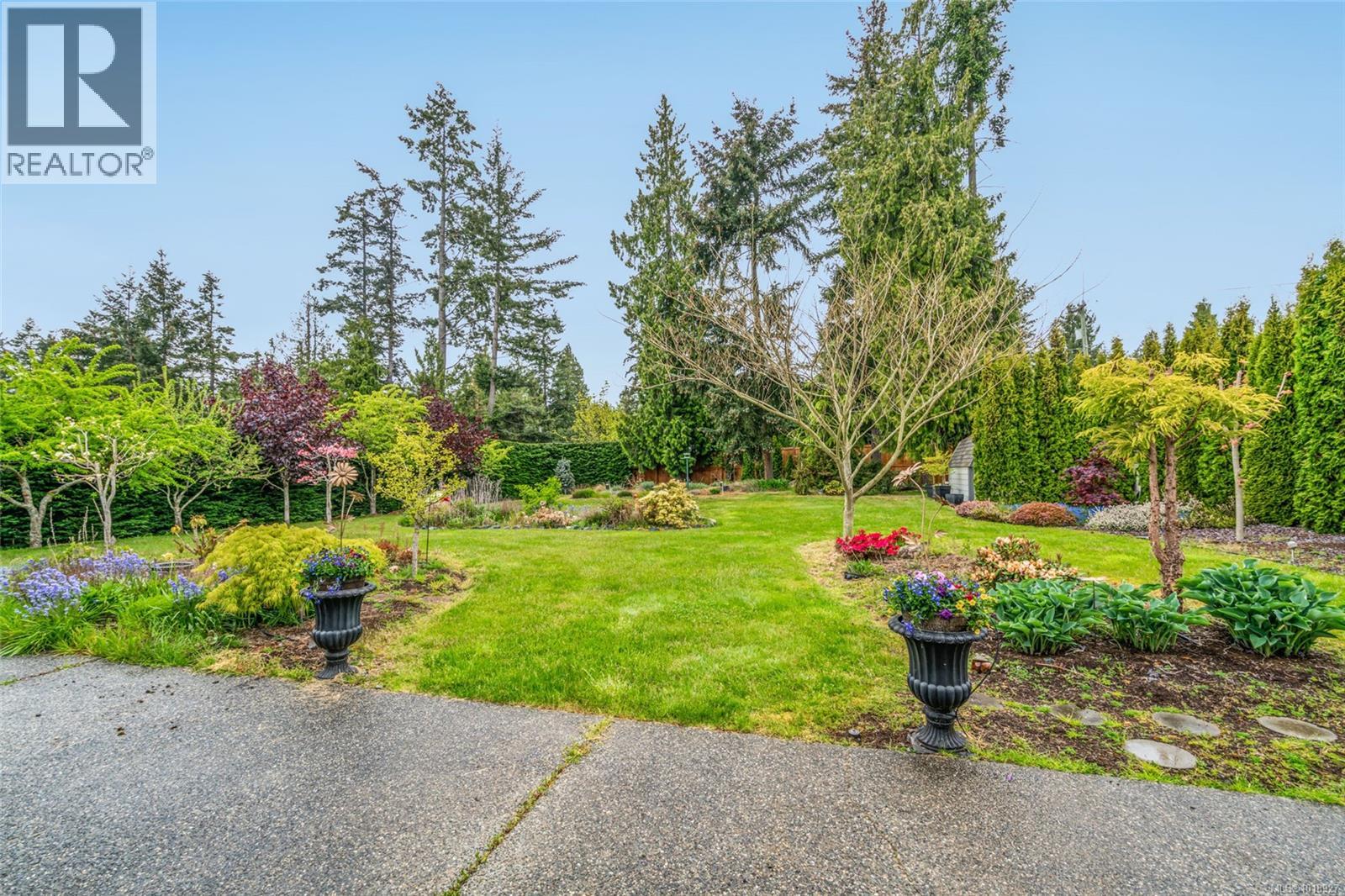 1623 Stone Lake Dr, Nanoose Bay