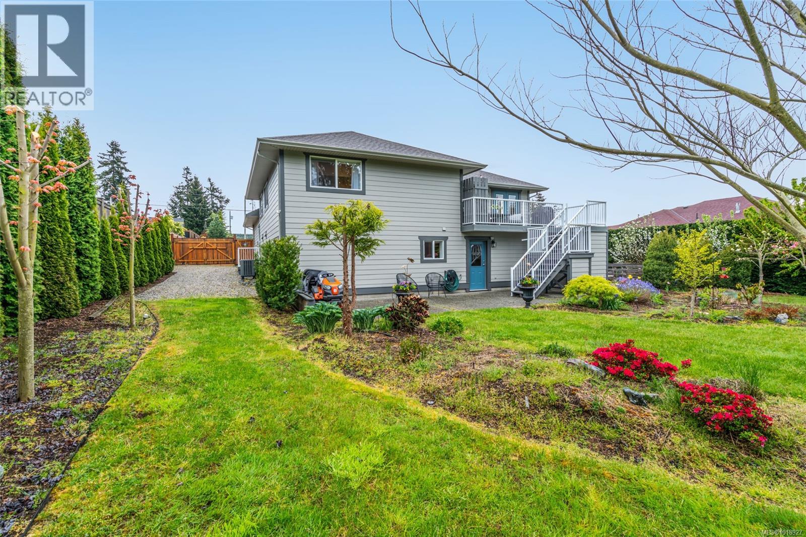 1623 Stone Lake Dr, Nanoose Bay