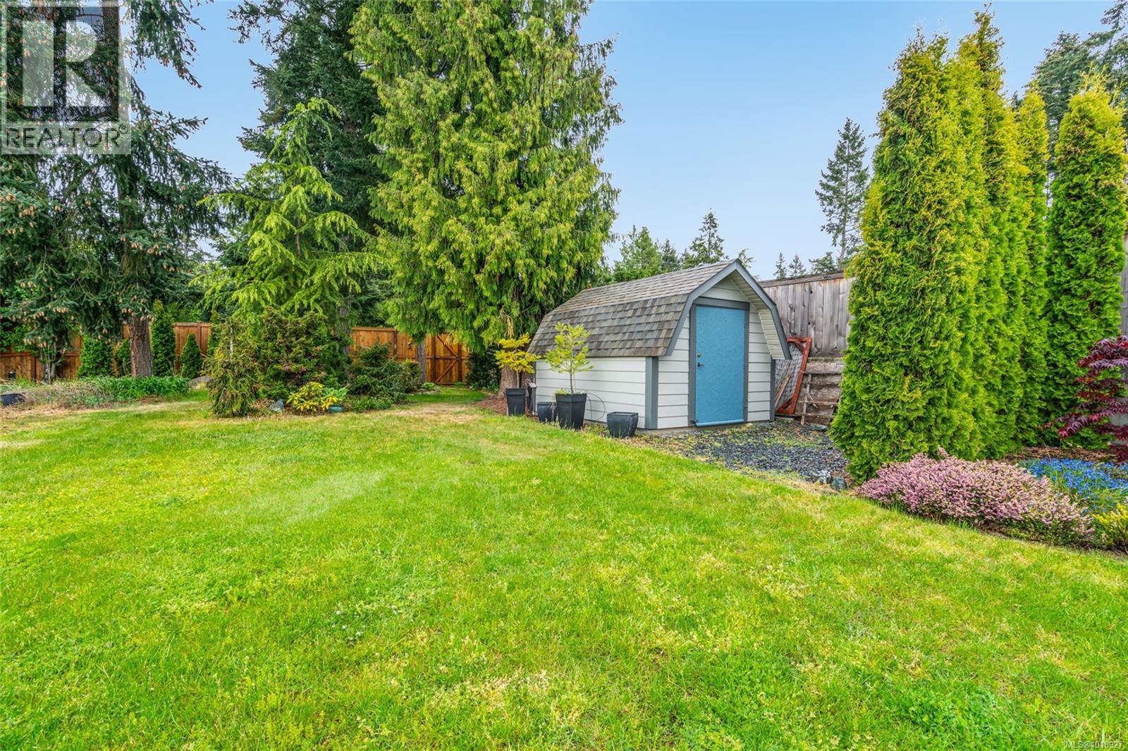 1623 Stone Lake Dr, Nanoose Bay