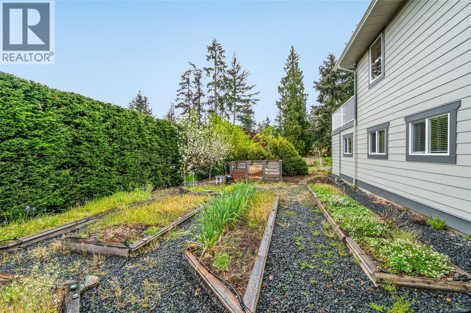 1623 Stone Lake Dr, Nanoose Bay