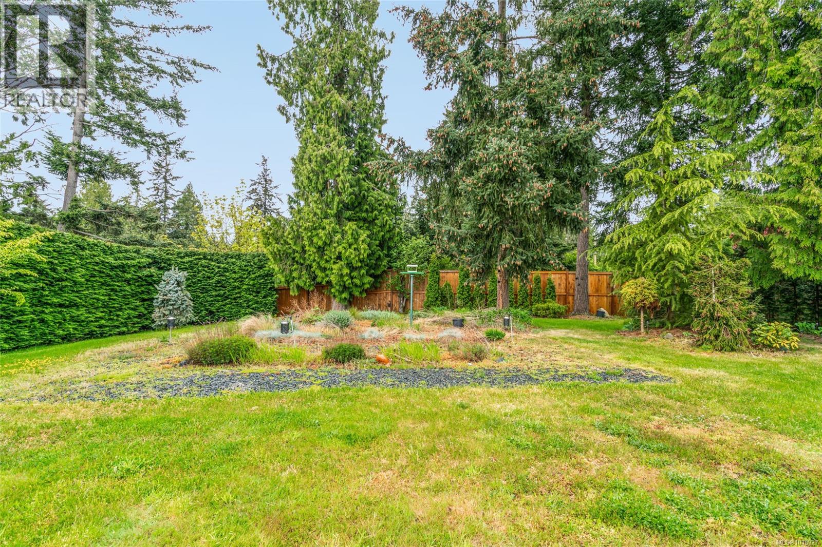 1623 Stone Lake Dr, Nanoose Bay