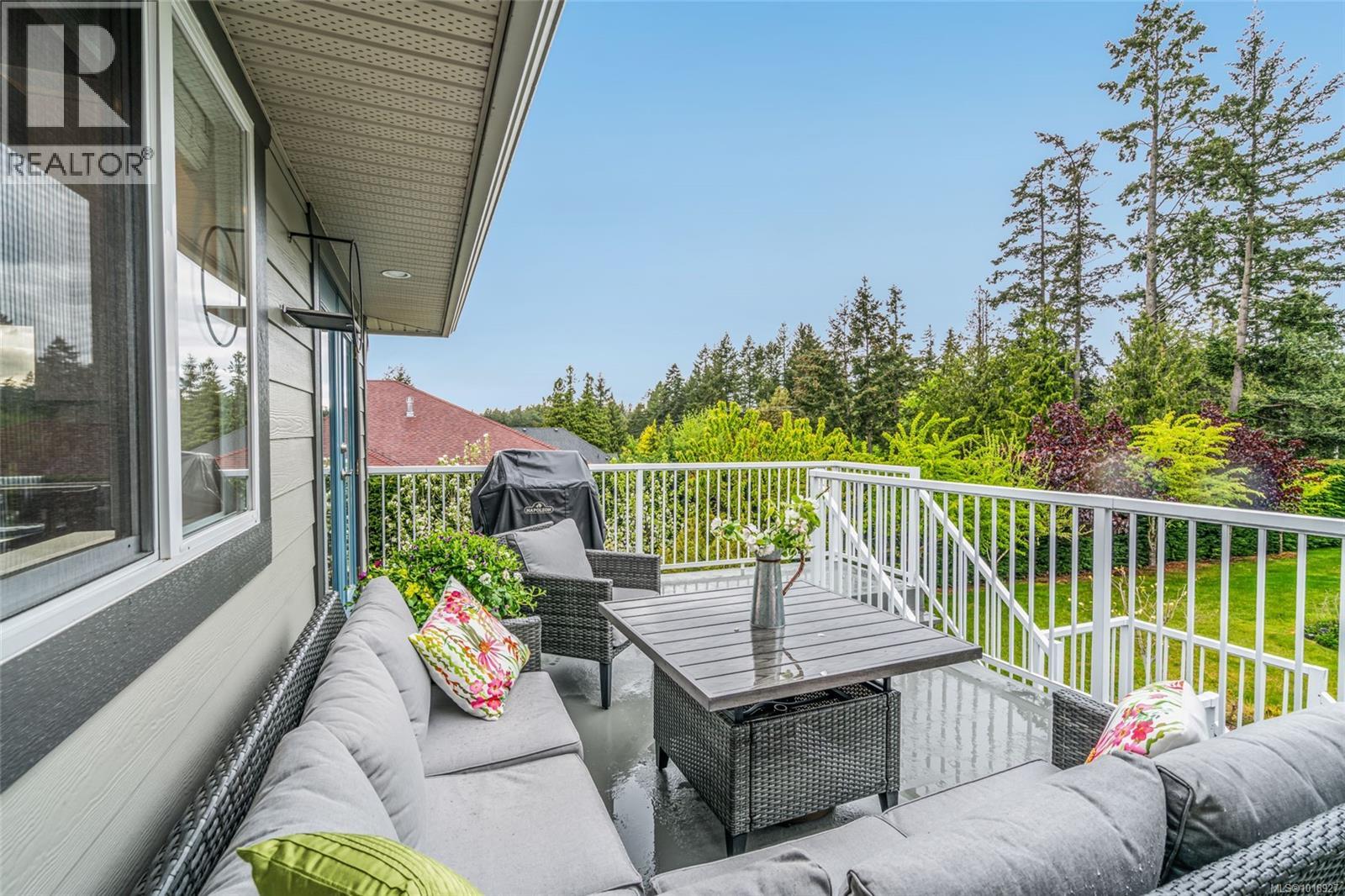 1623 Stone Lake Dr, Nanoose Bay