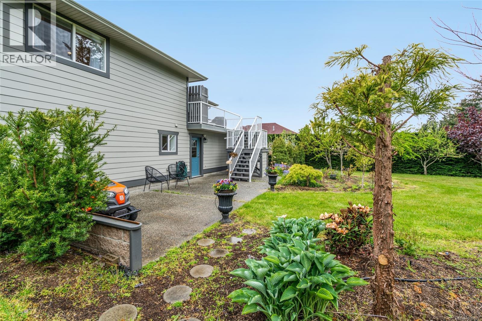 1623 Stone Lake Dr, Nanoose Bay