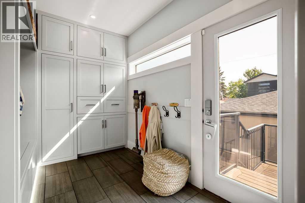 Single Family House for Sale in  White Oak Crescent SW Wildwood Calgary 