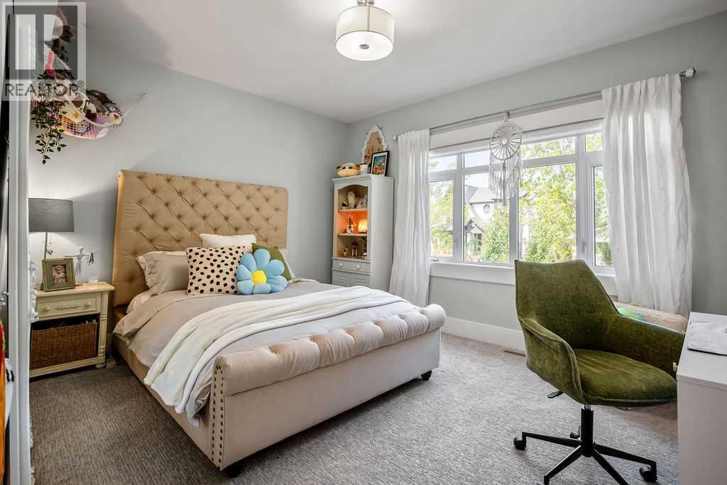 Single Family House for Sale in  White Oak Crescent SW Wildwood Calgary 