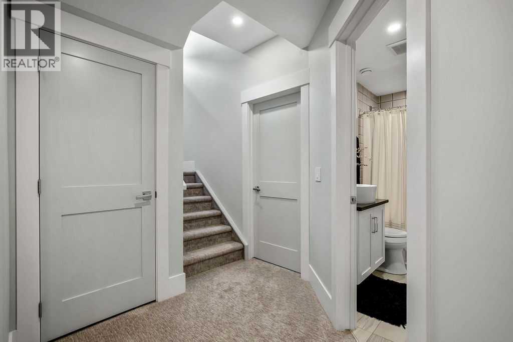 Single Family House for Sale in  White Oak Crescent SW Wildwood Calgary 