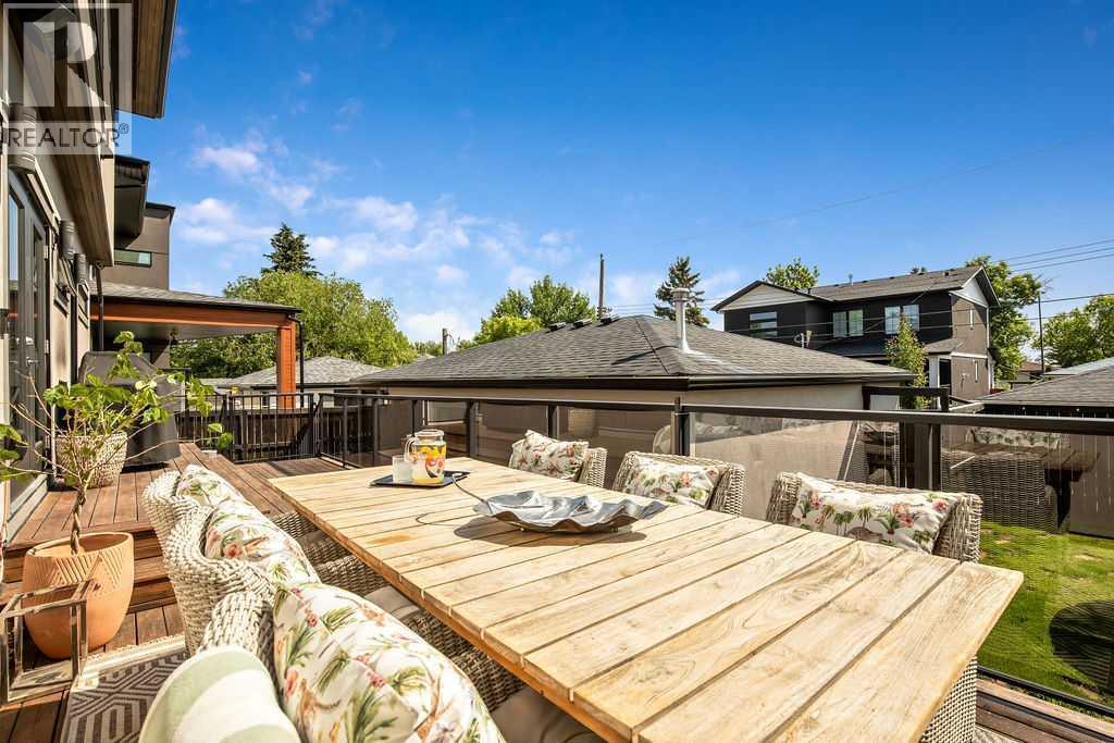 Single Family House for Sale in  White Oak Crescent SW Wildwood Calgary 