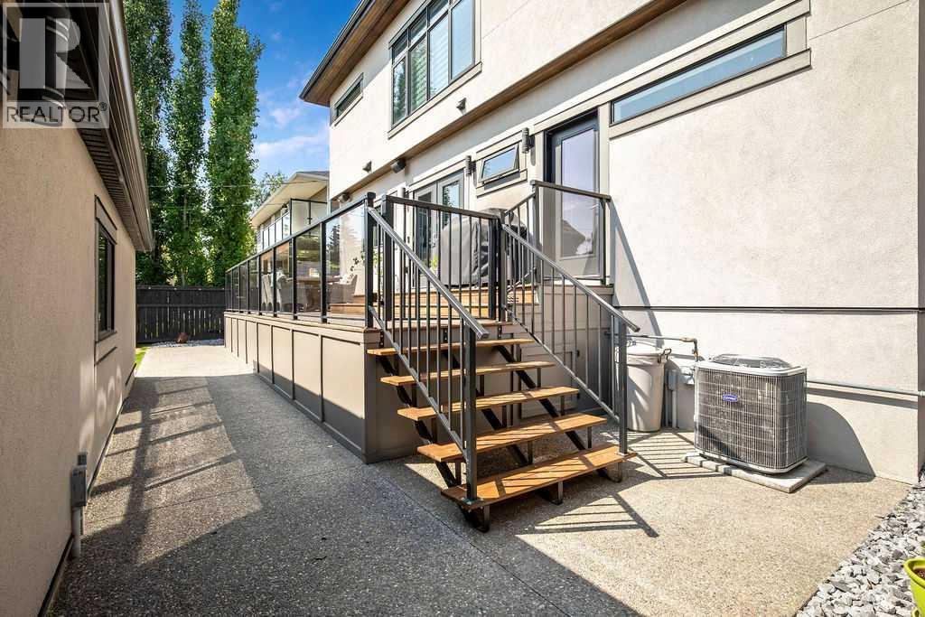 Single Family House for Sale in  White Oak Crescent SW Wildwood Calgary 