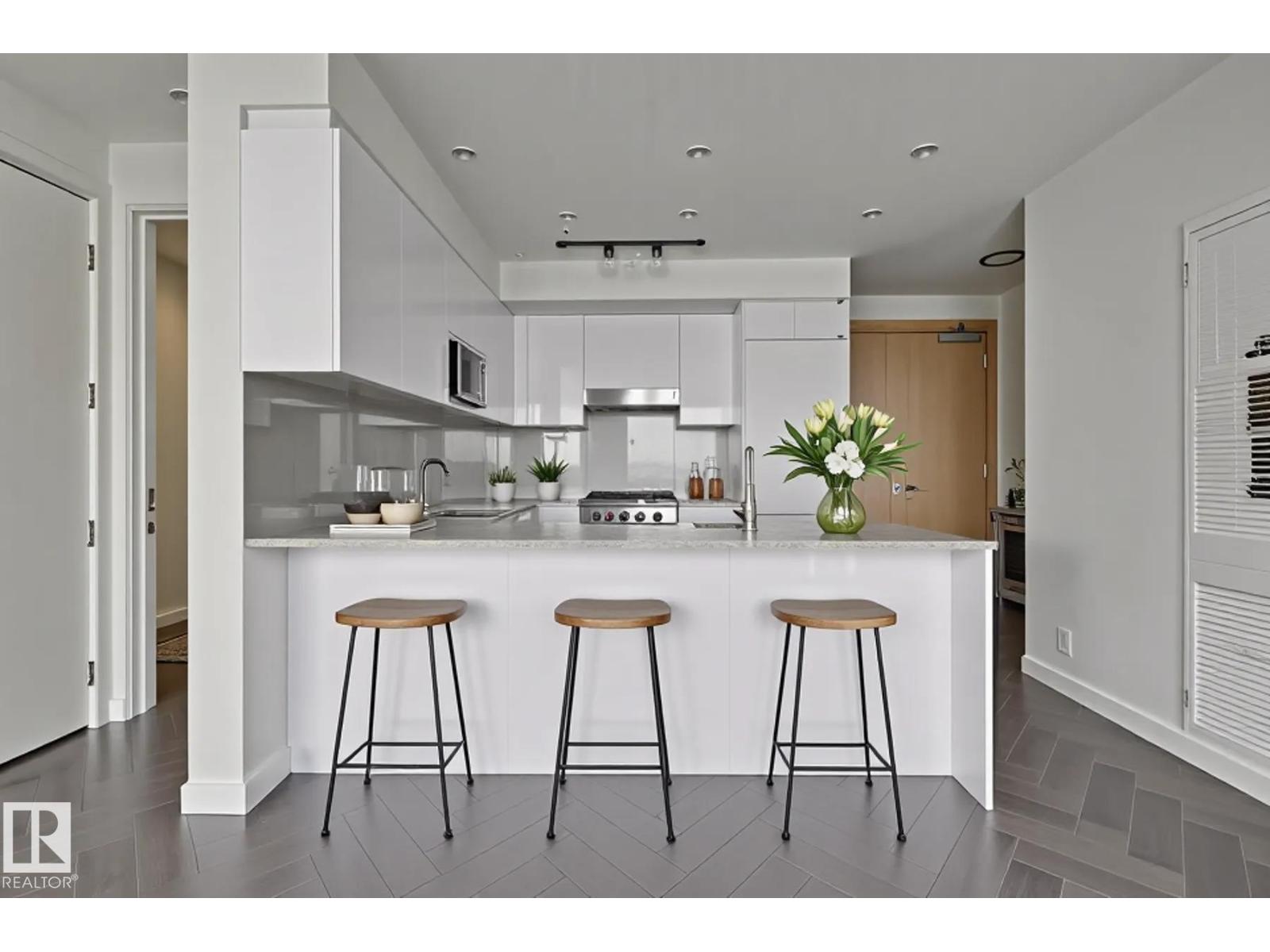 #4503 10360 102 NW NW, Edmonton