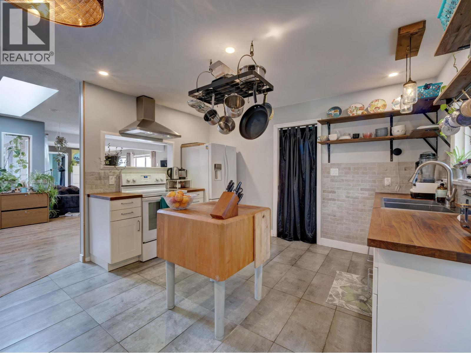 143 PRATT ROAD, Gibsons