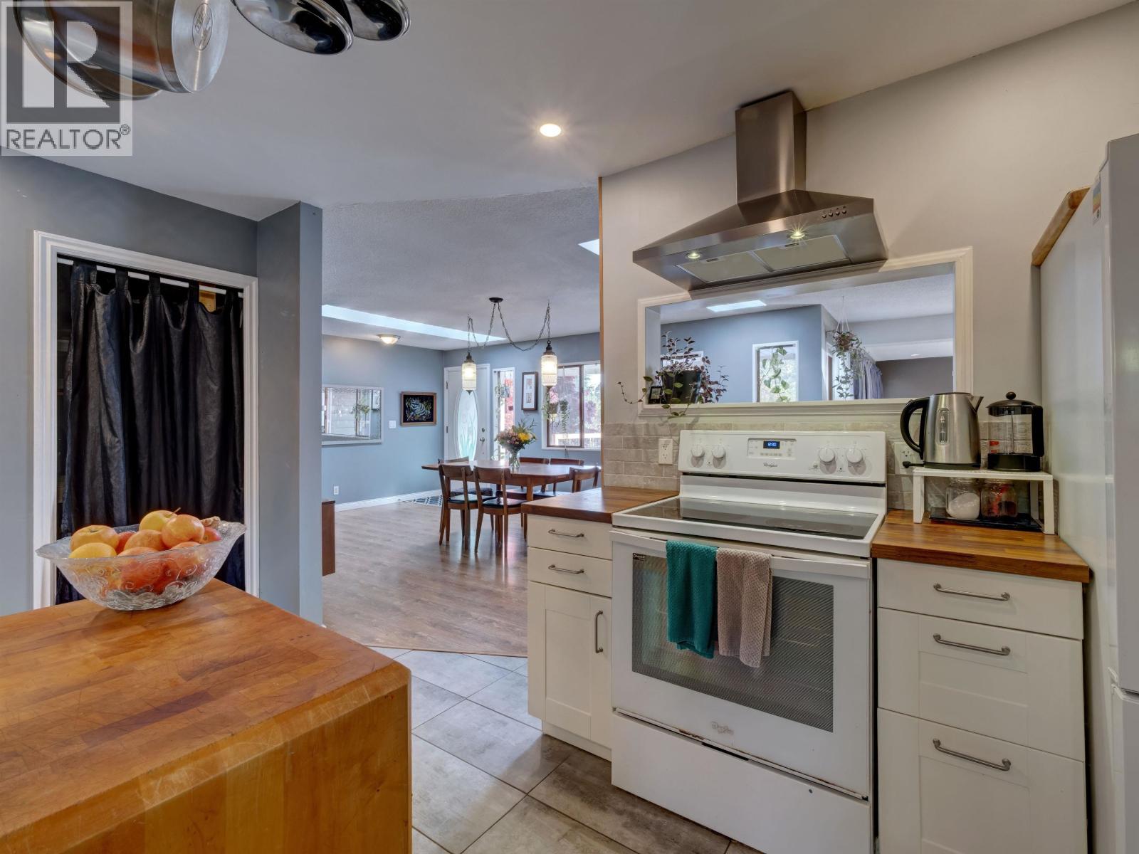 143 PRATT ROAD, Gibsons