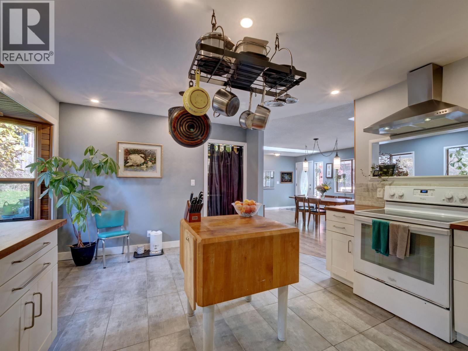 143 PRATT ROAD, Gibsons