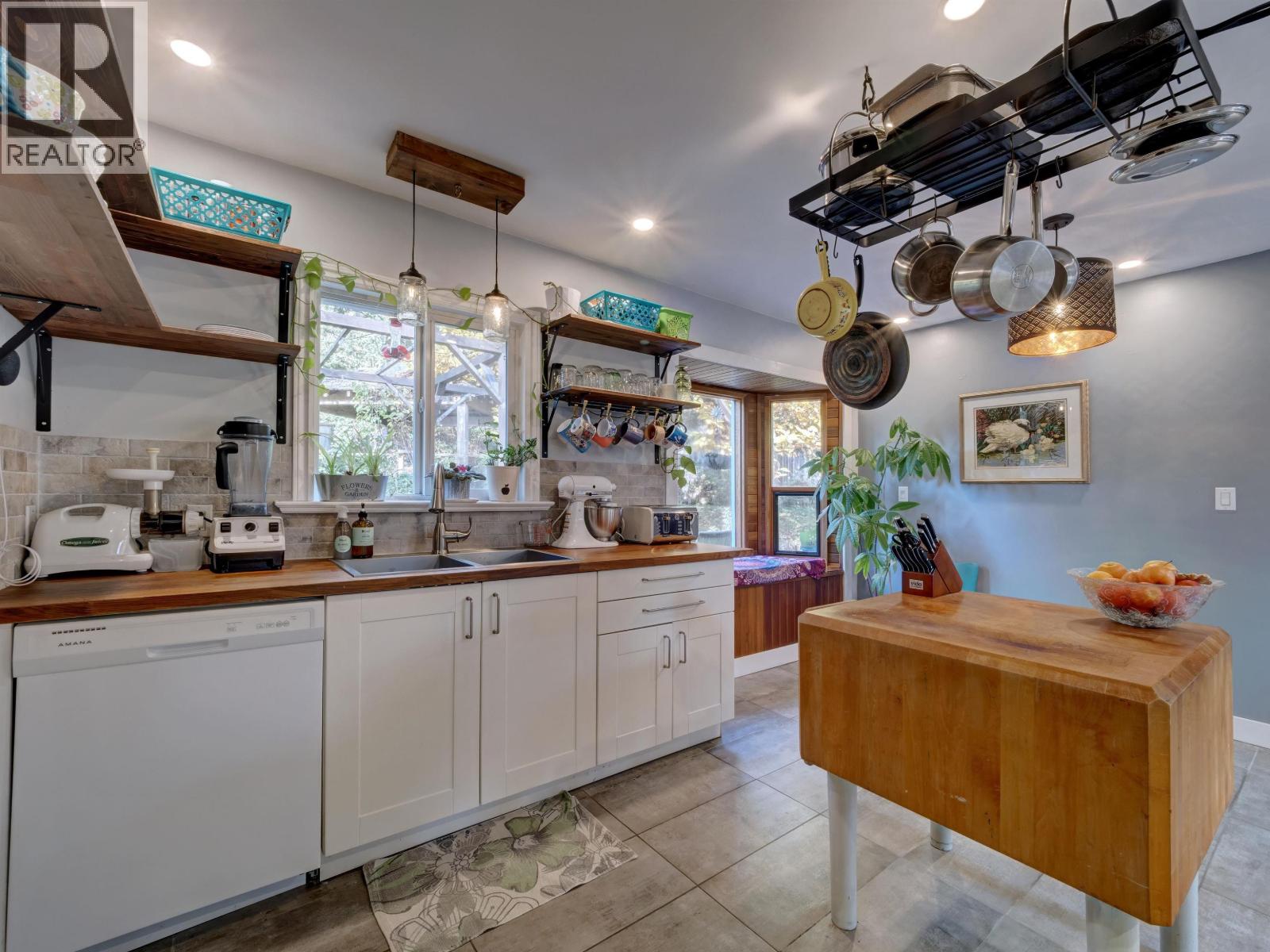 143 PRATT ROAD, Gibsons