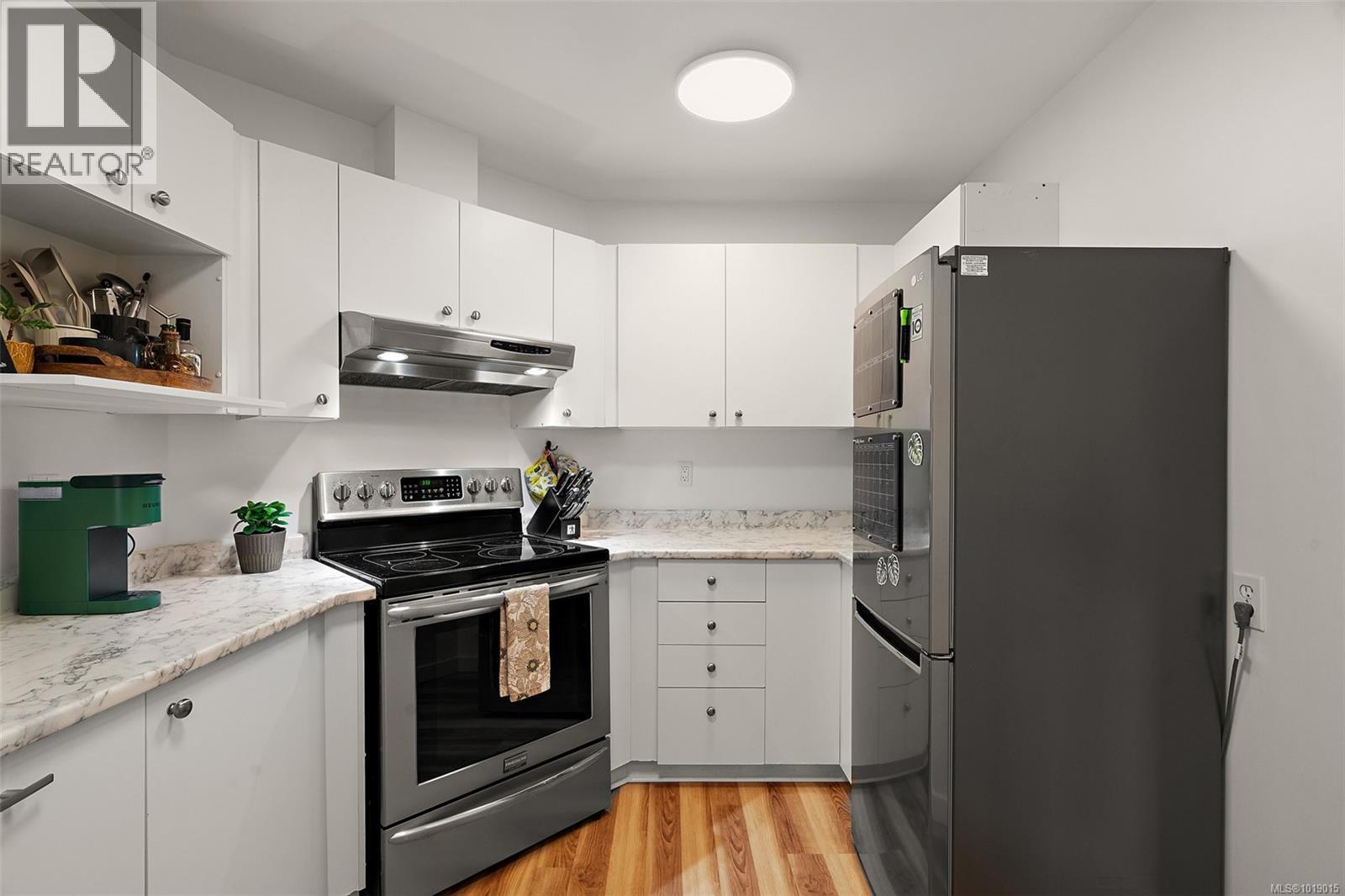 311 3010 Washington Avenue, Victoria