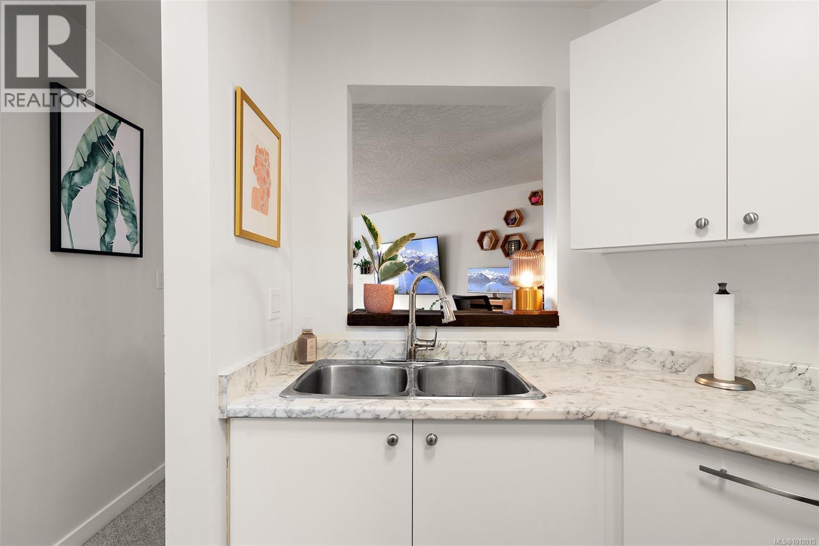 311 3010 Washington Avenue, Victoria