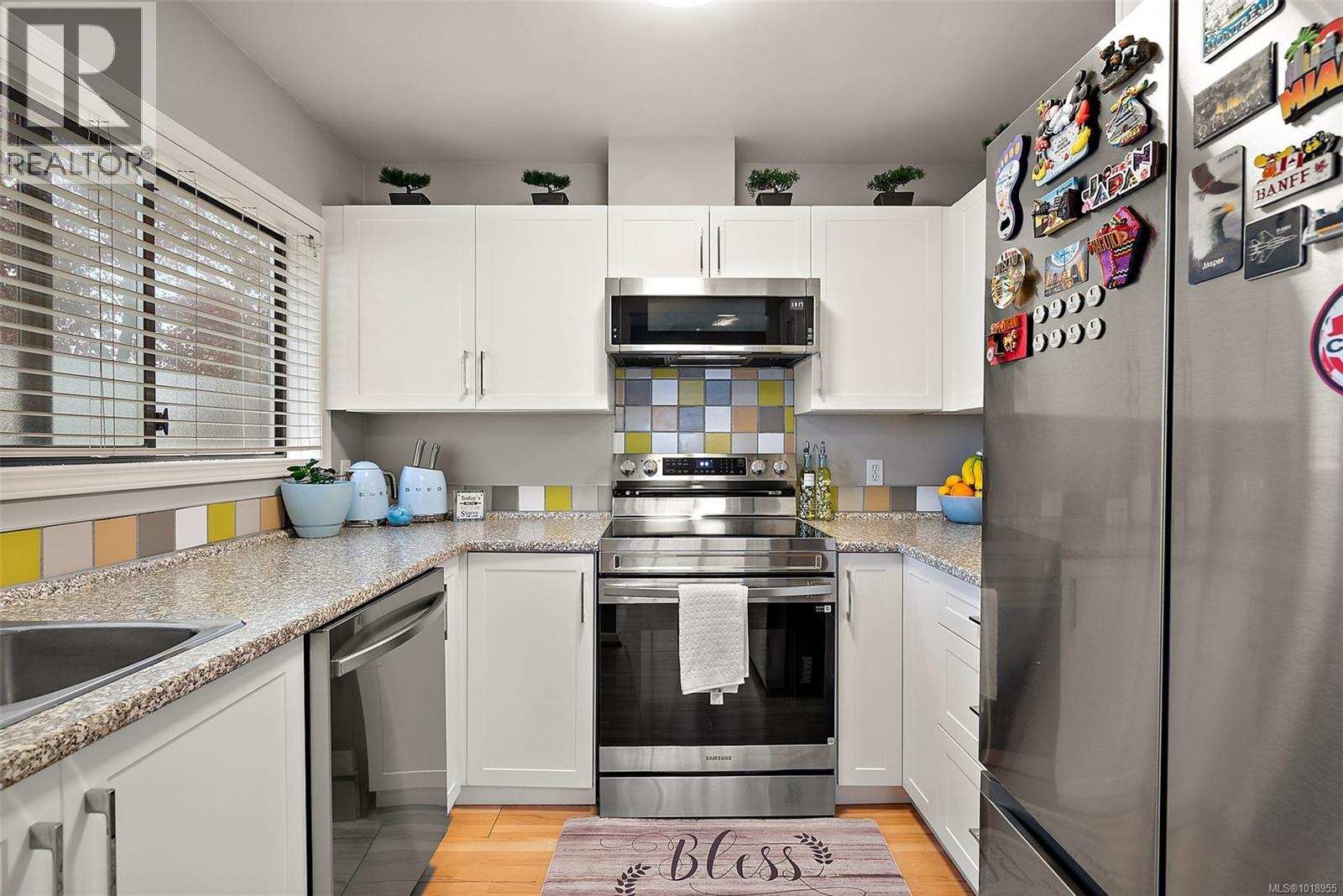 202 7 Gorge Road West, Saanich