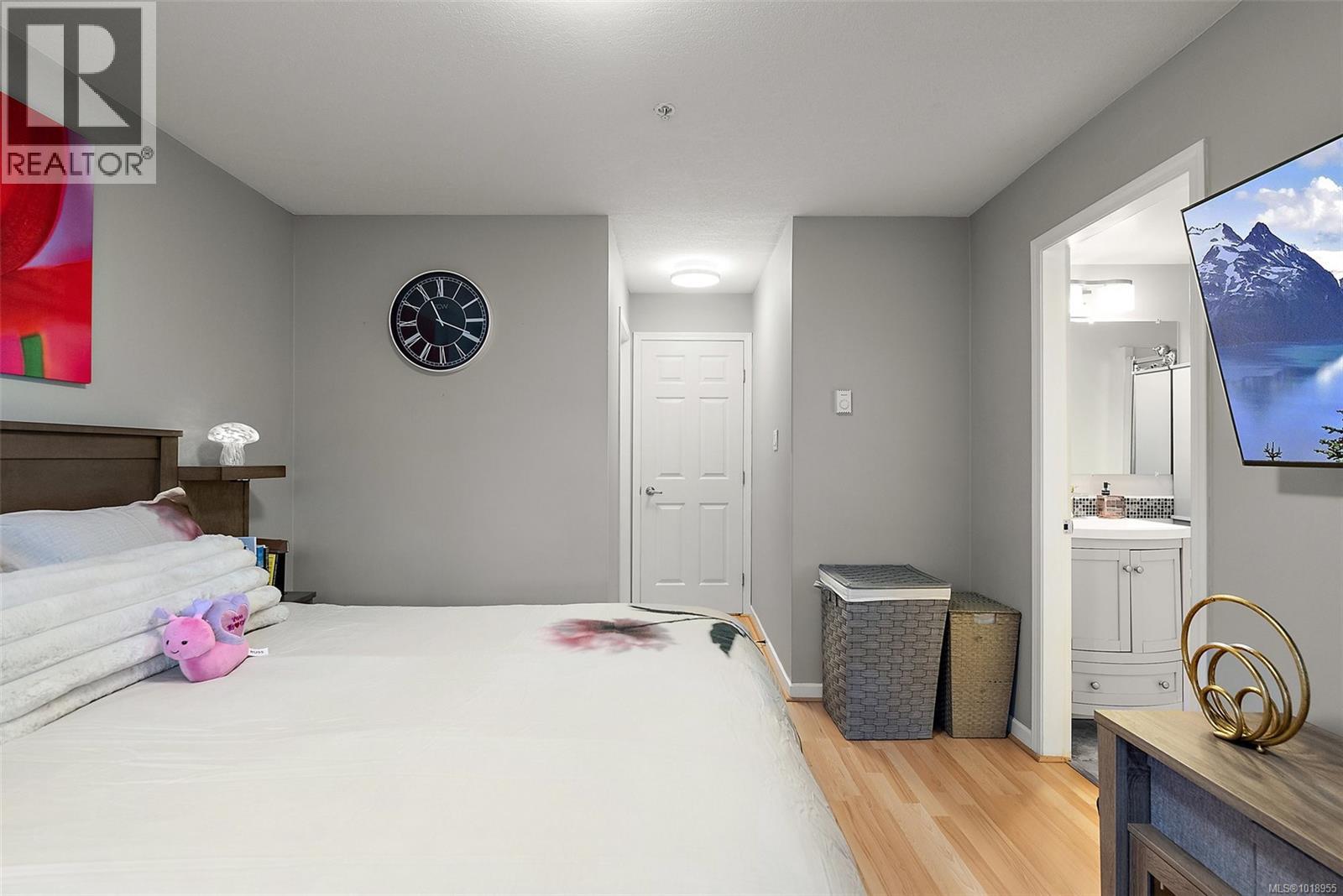 202 7 Gorge Road West, Saanich