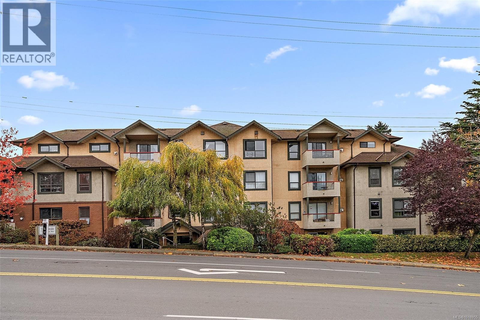 202 7 Gorge Road West, Saanich