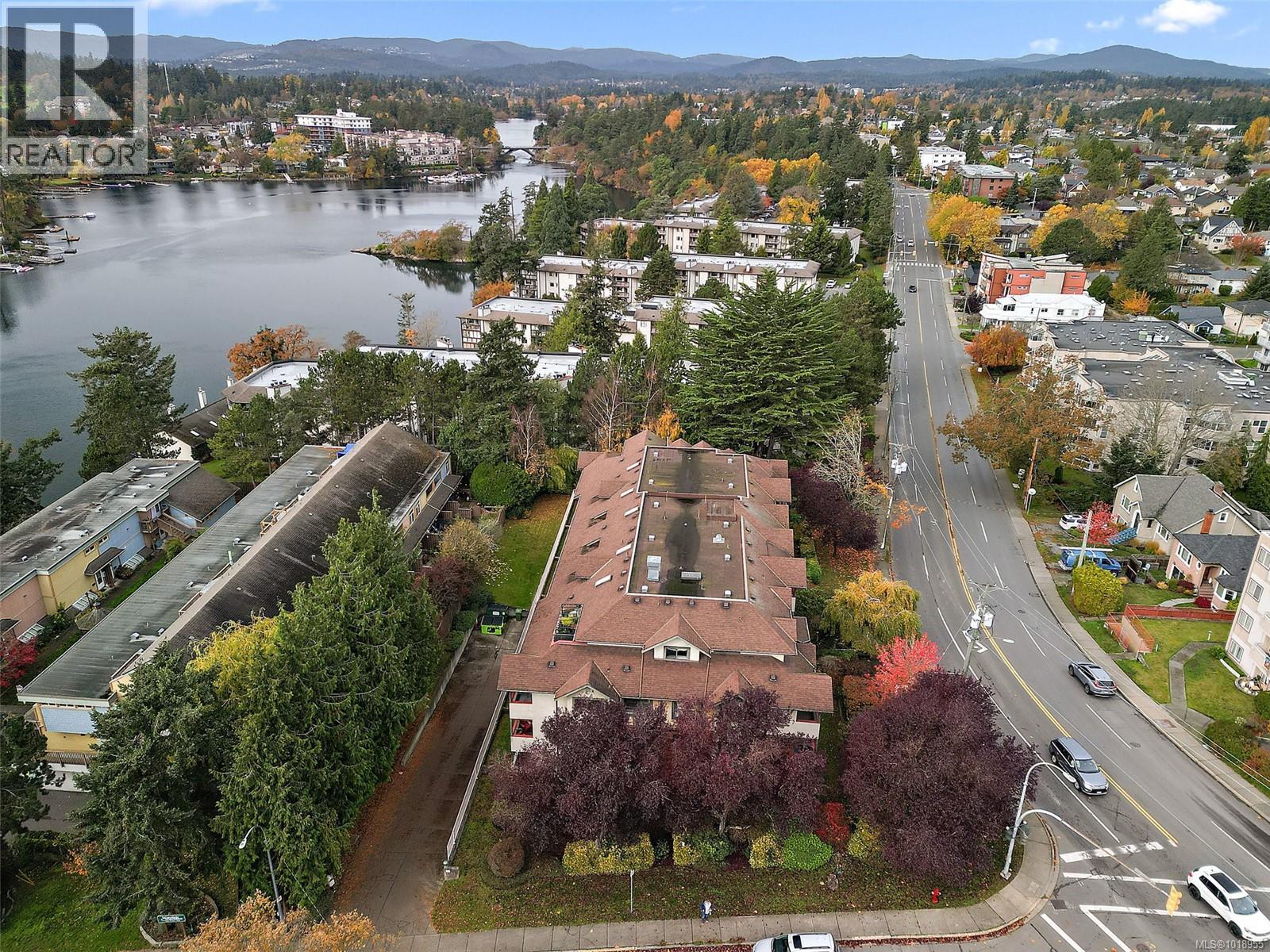 202 7 Gorge Road West, Saanich