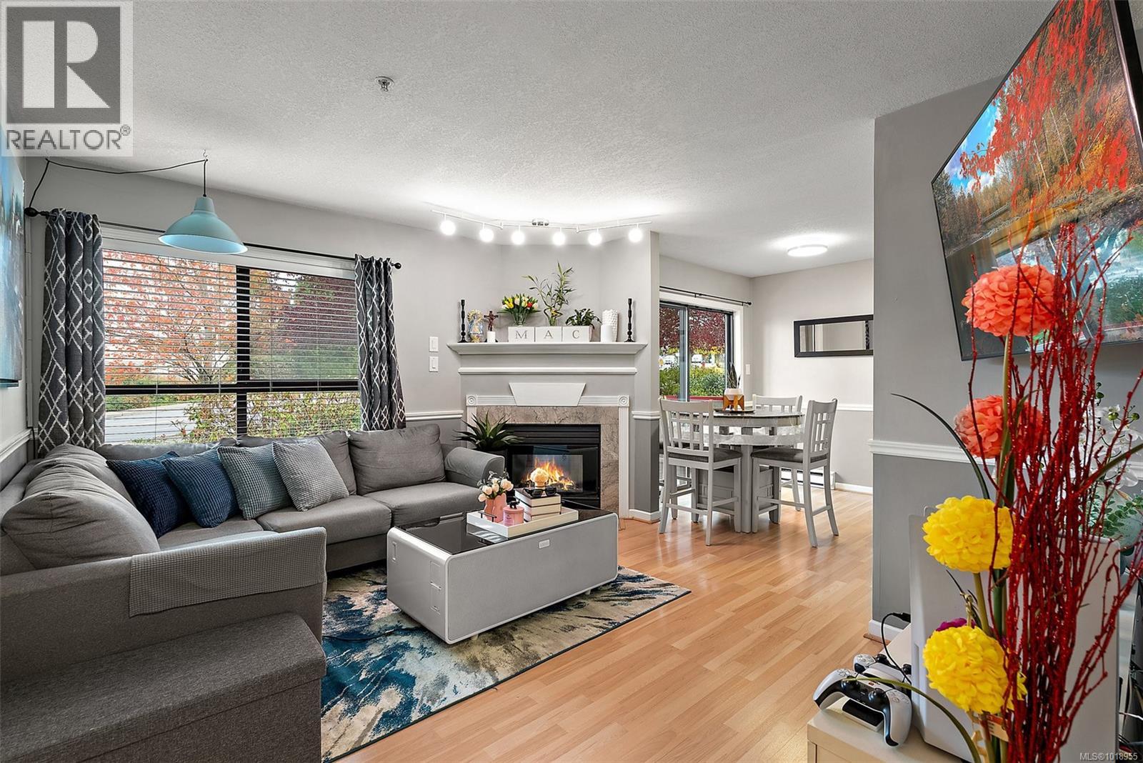 202 7 Gorge Road West, Saanich