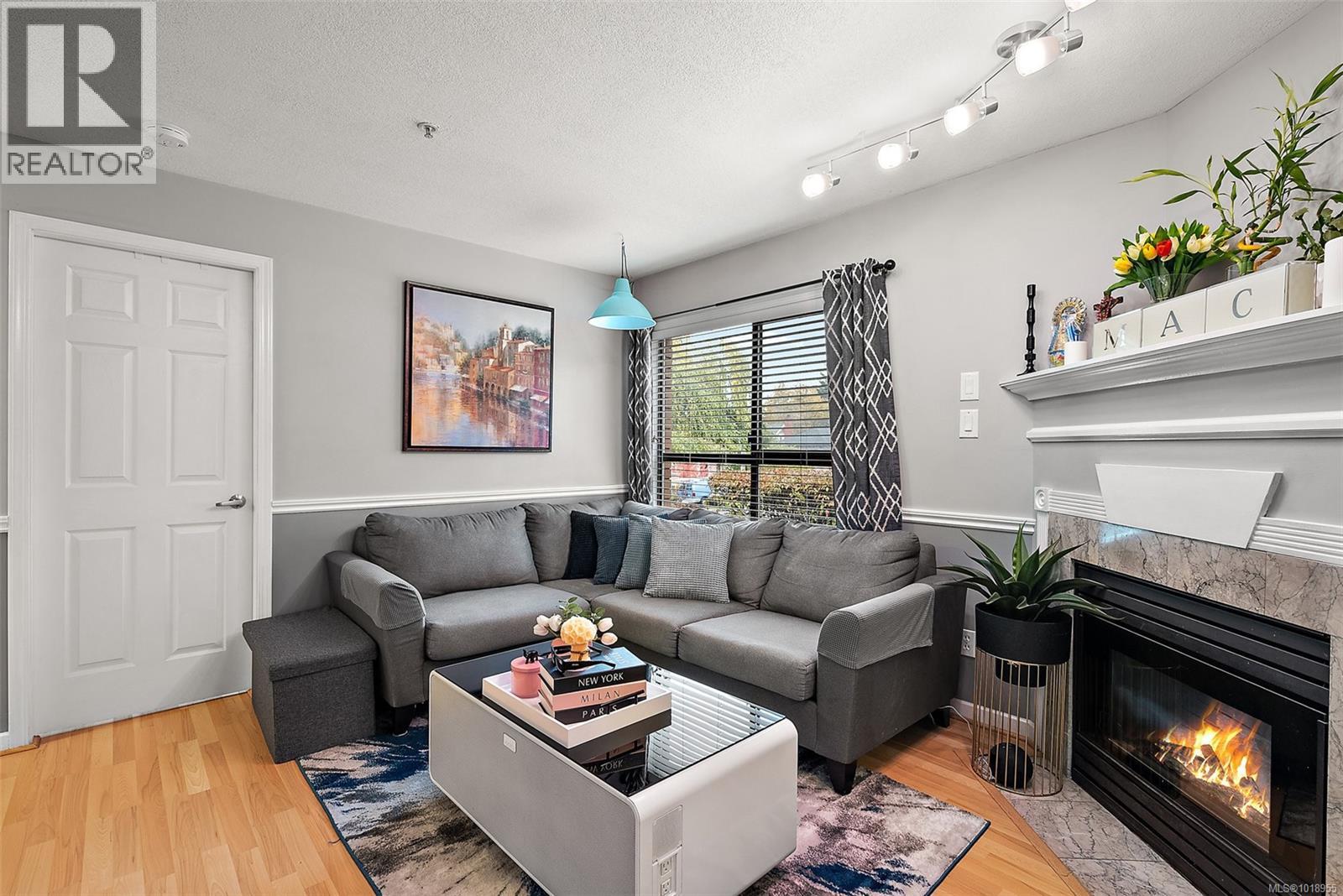 202 7 Gorge Road West, Saanich