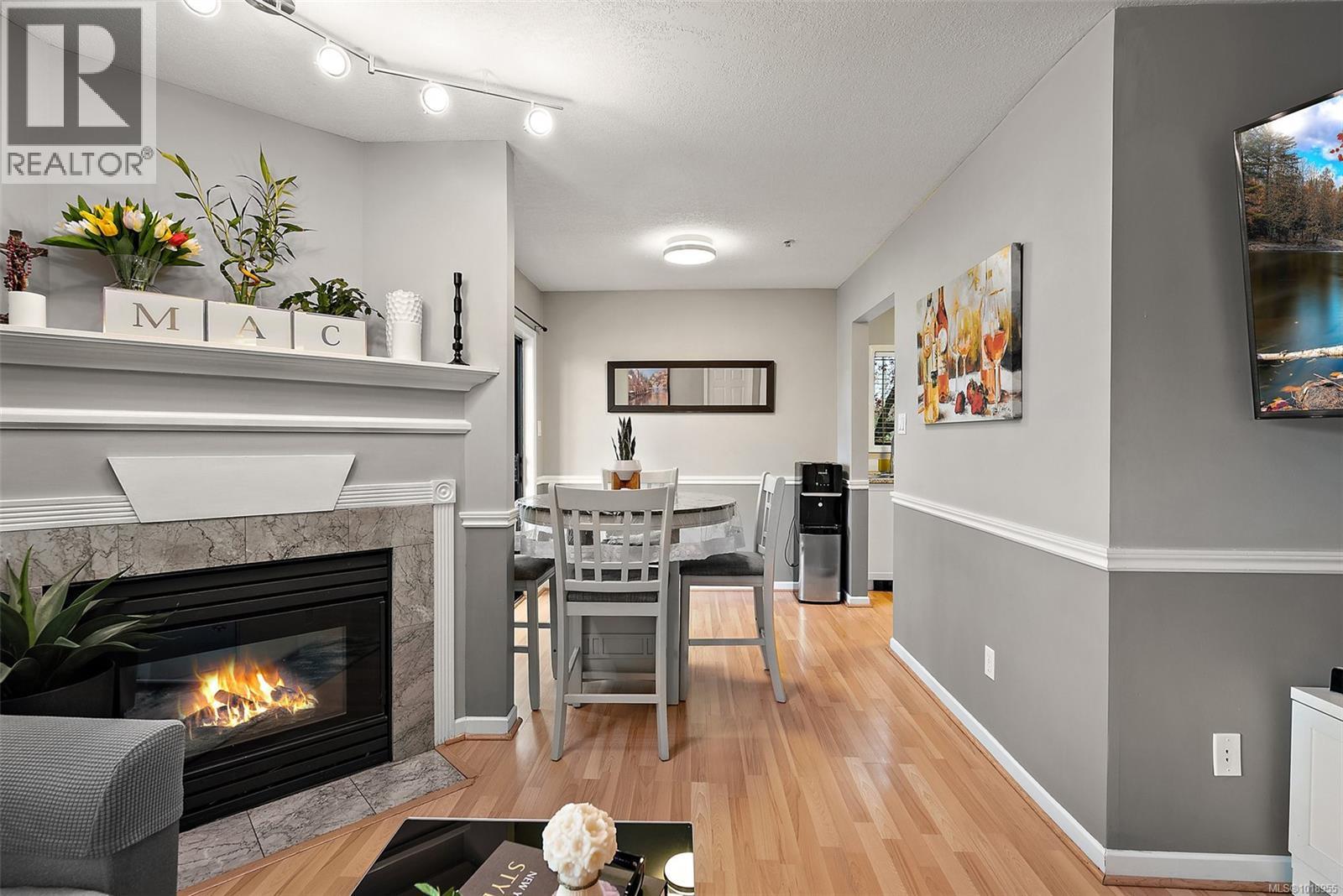 202 7 Gorge Road West, Saanich